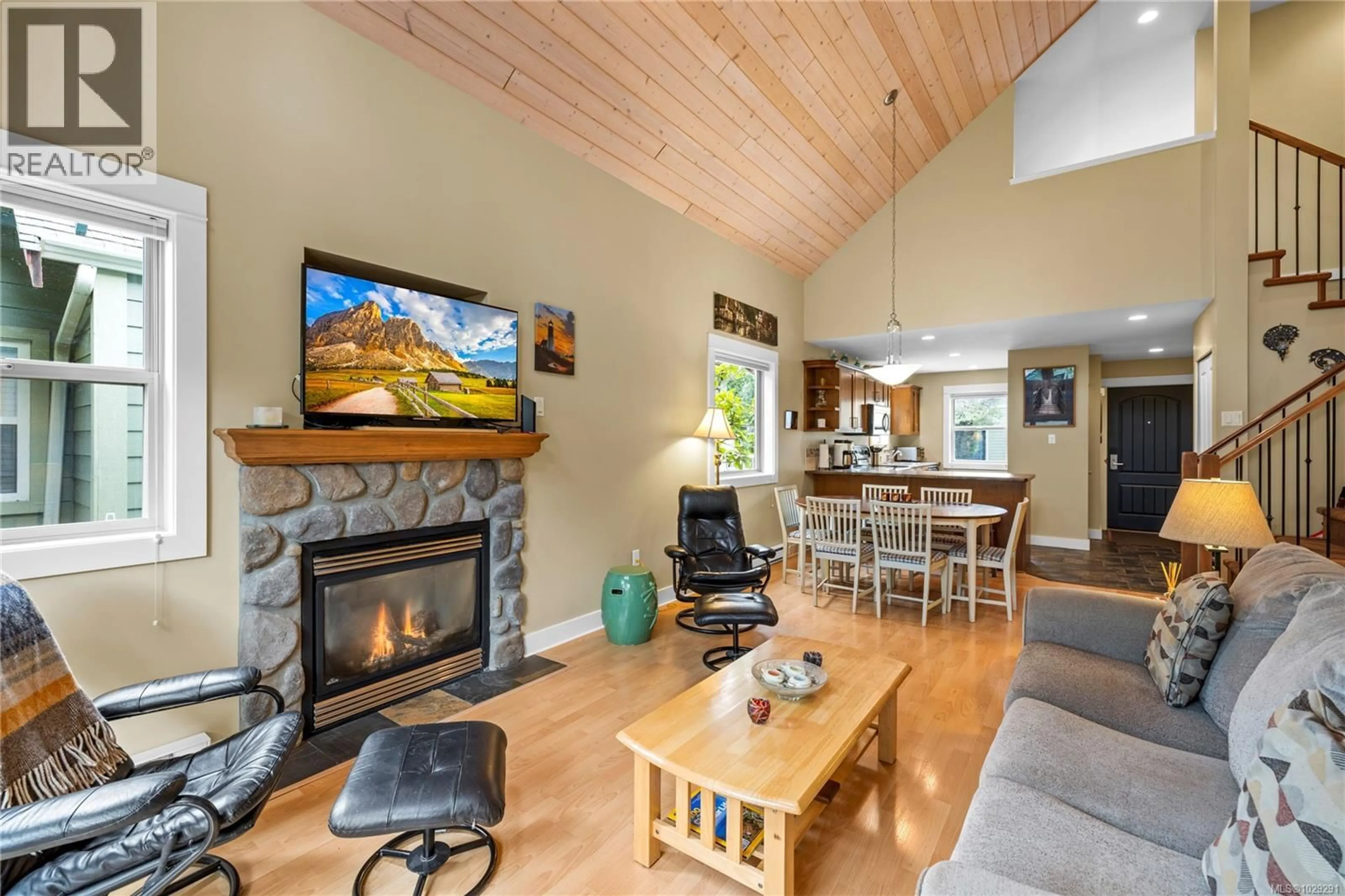 Living room with furniture, wood/laminate floor for 169 - 1080 RESORT DRIVE, Parksville British Columbia V9P2E3