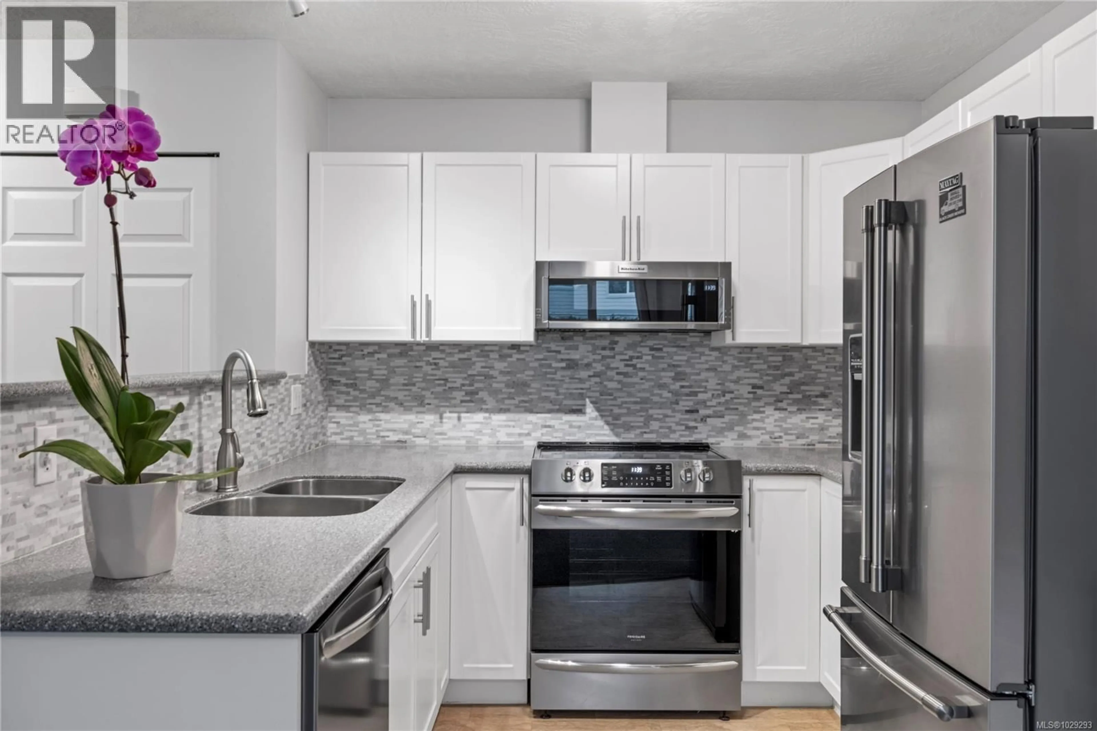 Standard kitchen, unknown for 125 - 2191 MURRELET DRIVE, Comox British Columbia V9M3Y1