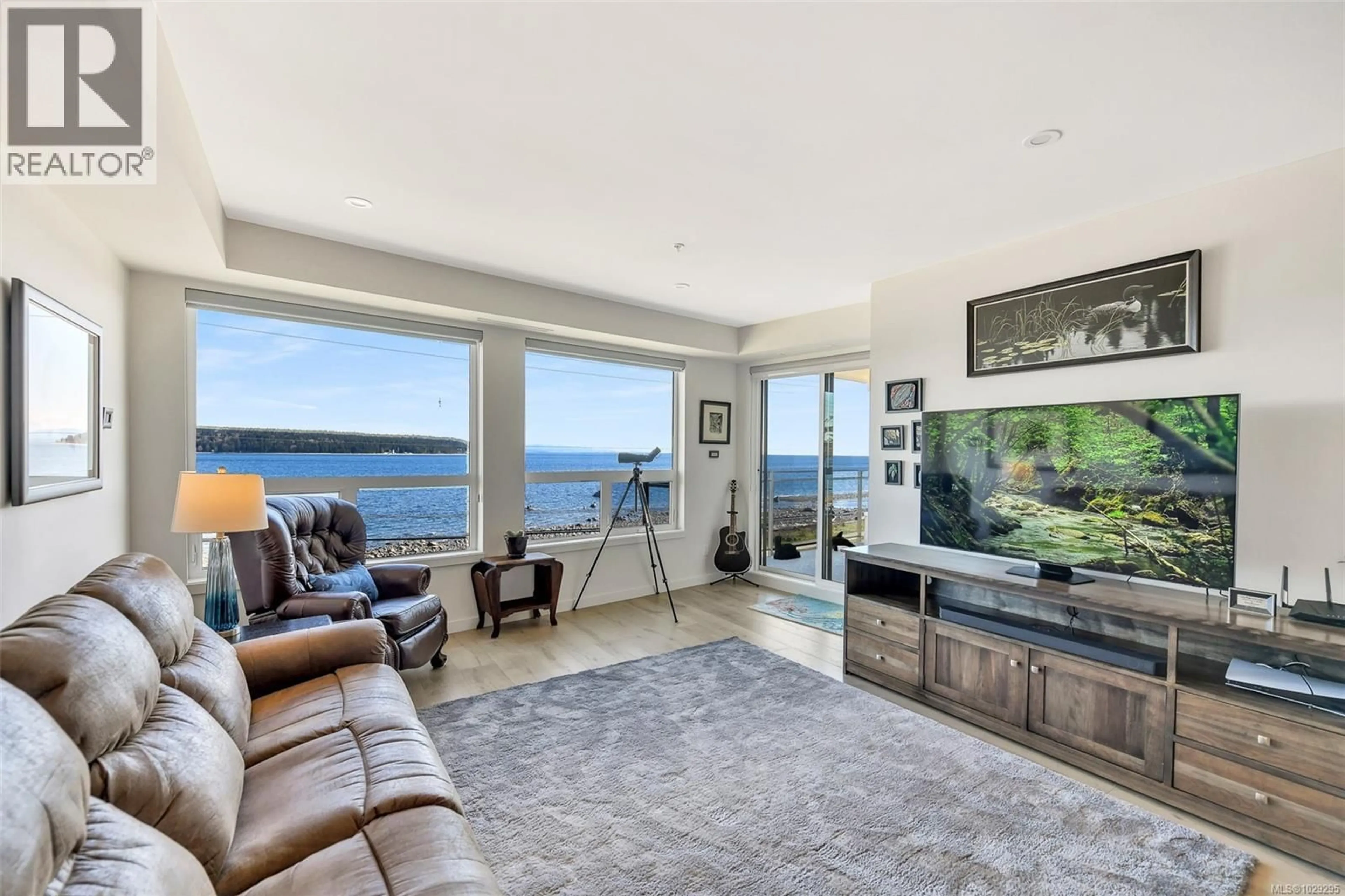 Living room with furniture, unknown for 302 - 536 ISLAND HIGHWAY, Campbell River British Columbia V9W1A5