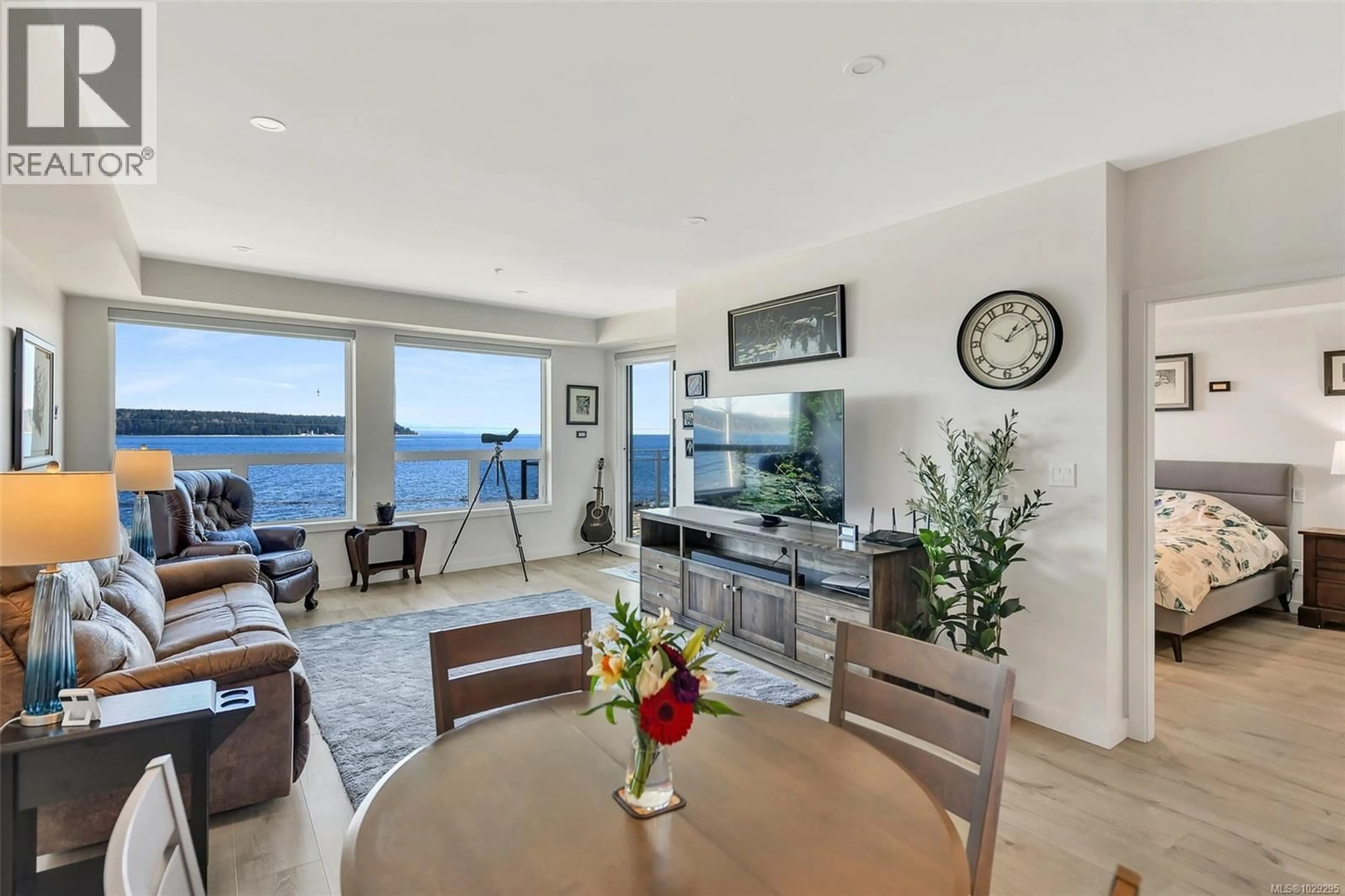 Living room with furniture, unknown for 302 - 536 ISLAND HIGHWAY, Campbell River British Columbia V9W1A5