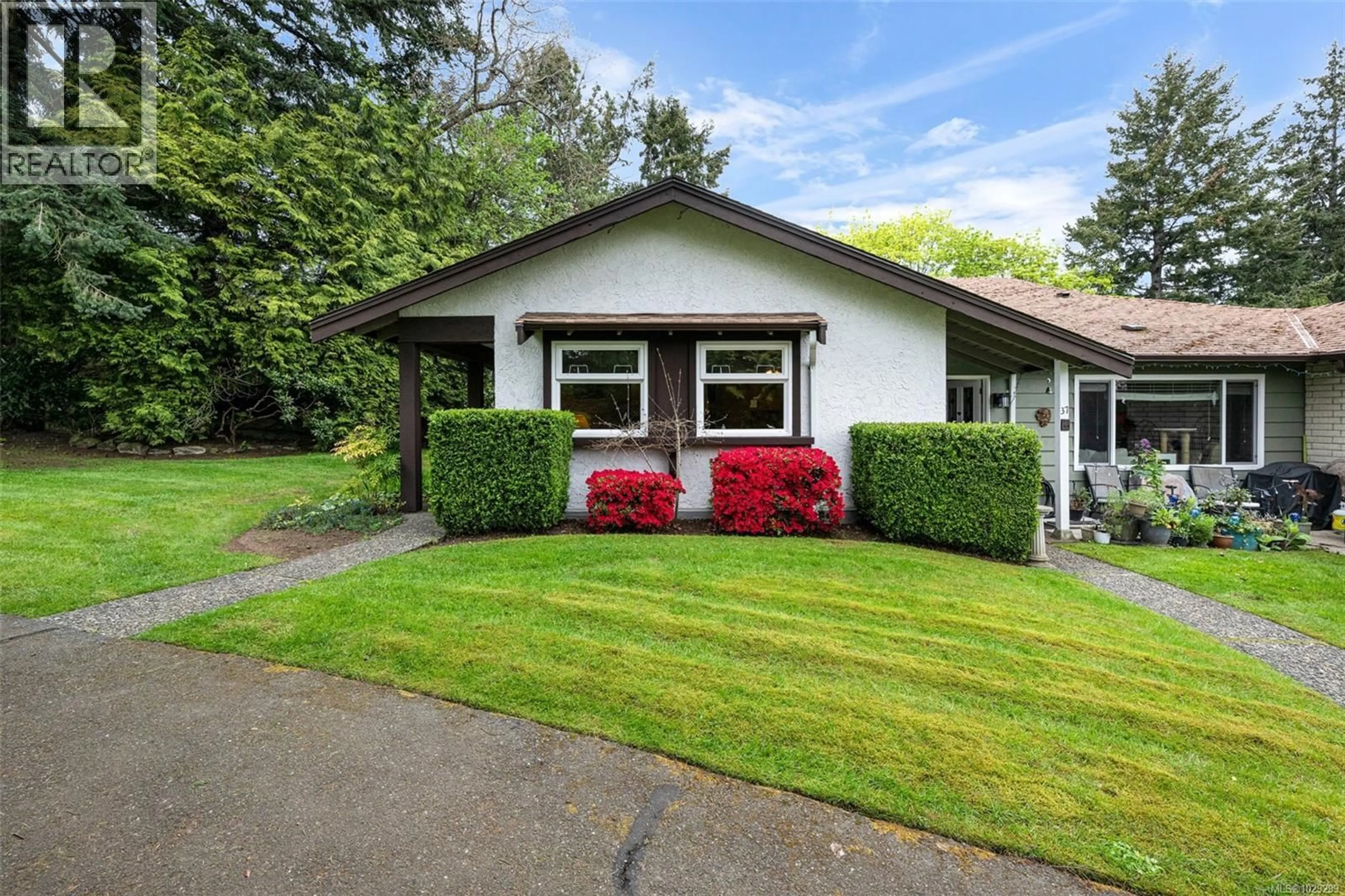 Home with vinyl exterior material, street for 38 - 278 ISLAND HIGHWAY, View Royal British Columbia V9B1G5