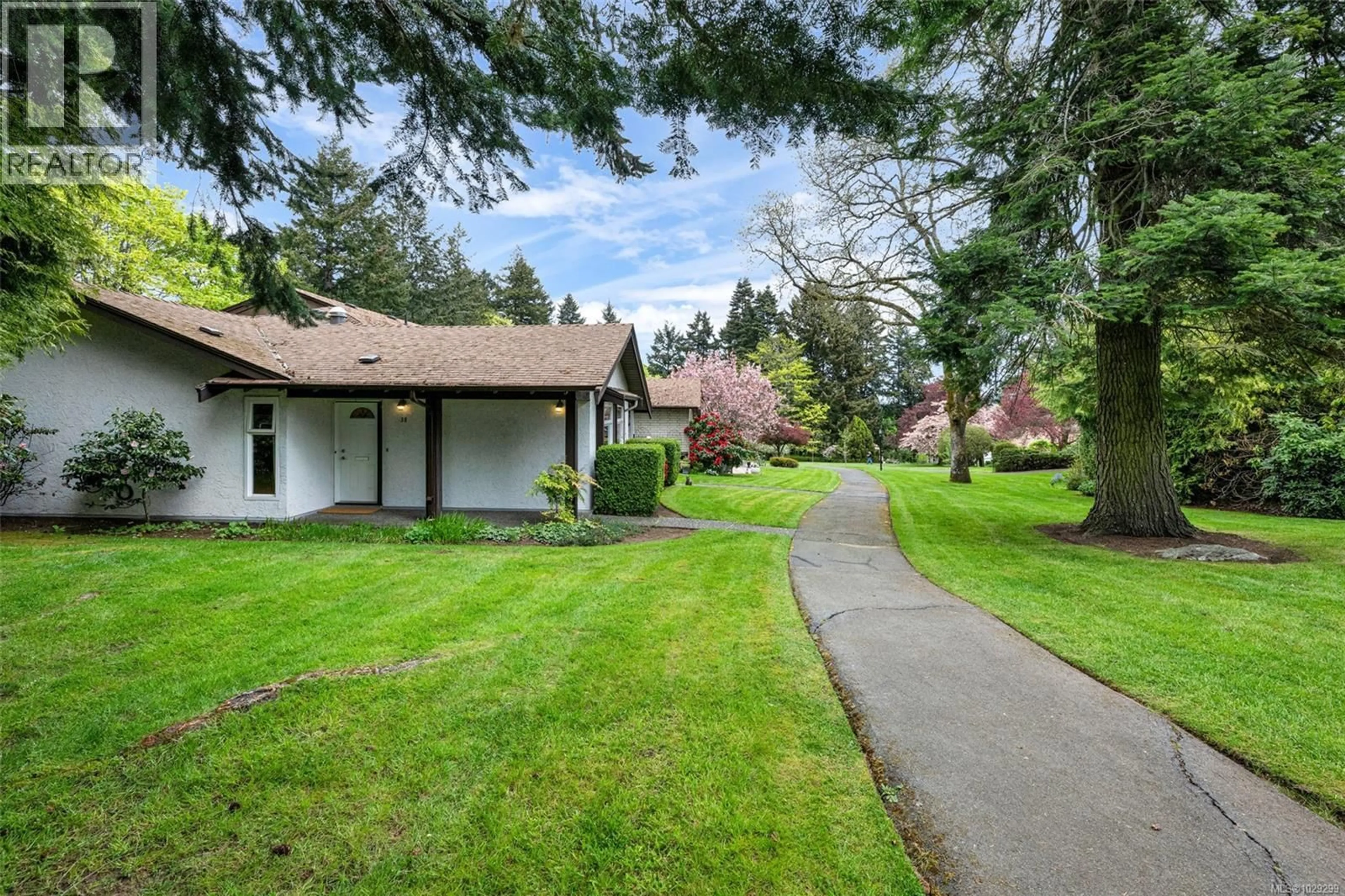 Patio, street for 38 - 278 ISLAND HIGHWAY, View Royal British Columbia V9B1G5