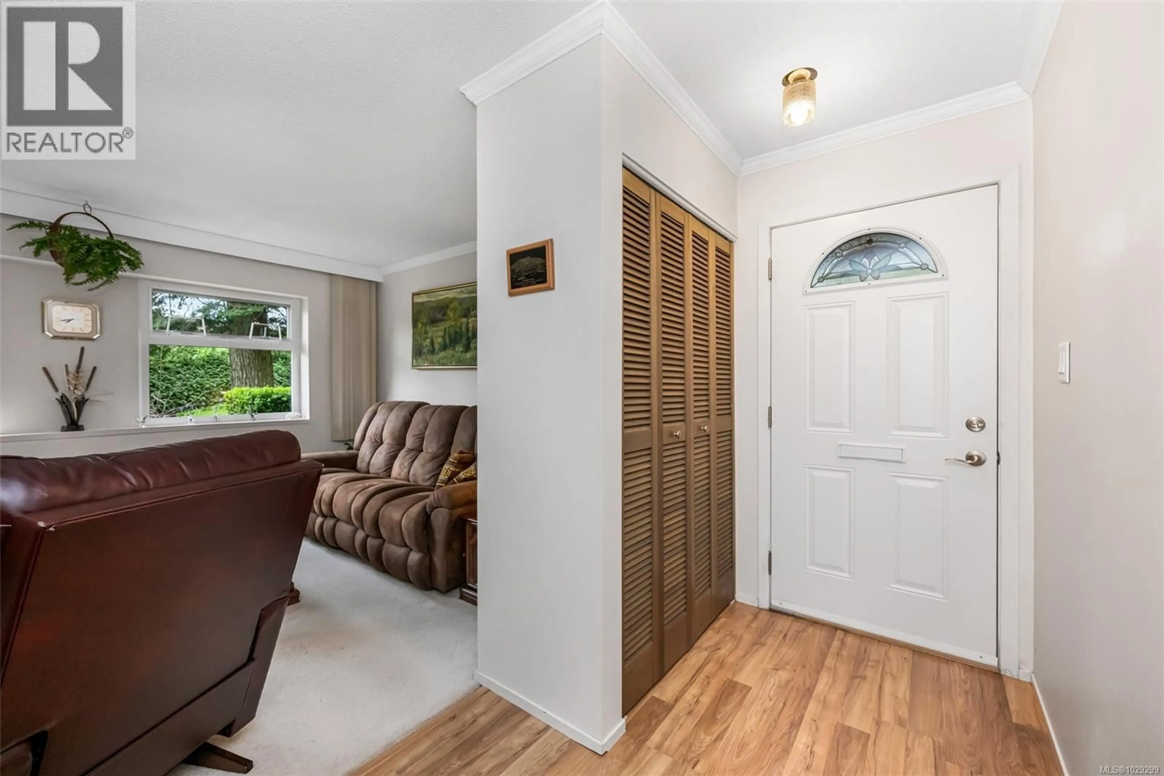 Indoor entryway for 38 - 278 ISLAND HIGHWAY, View Royal British Columbia V9B1G5