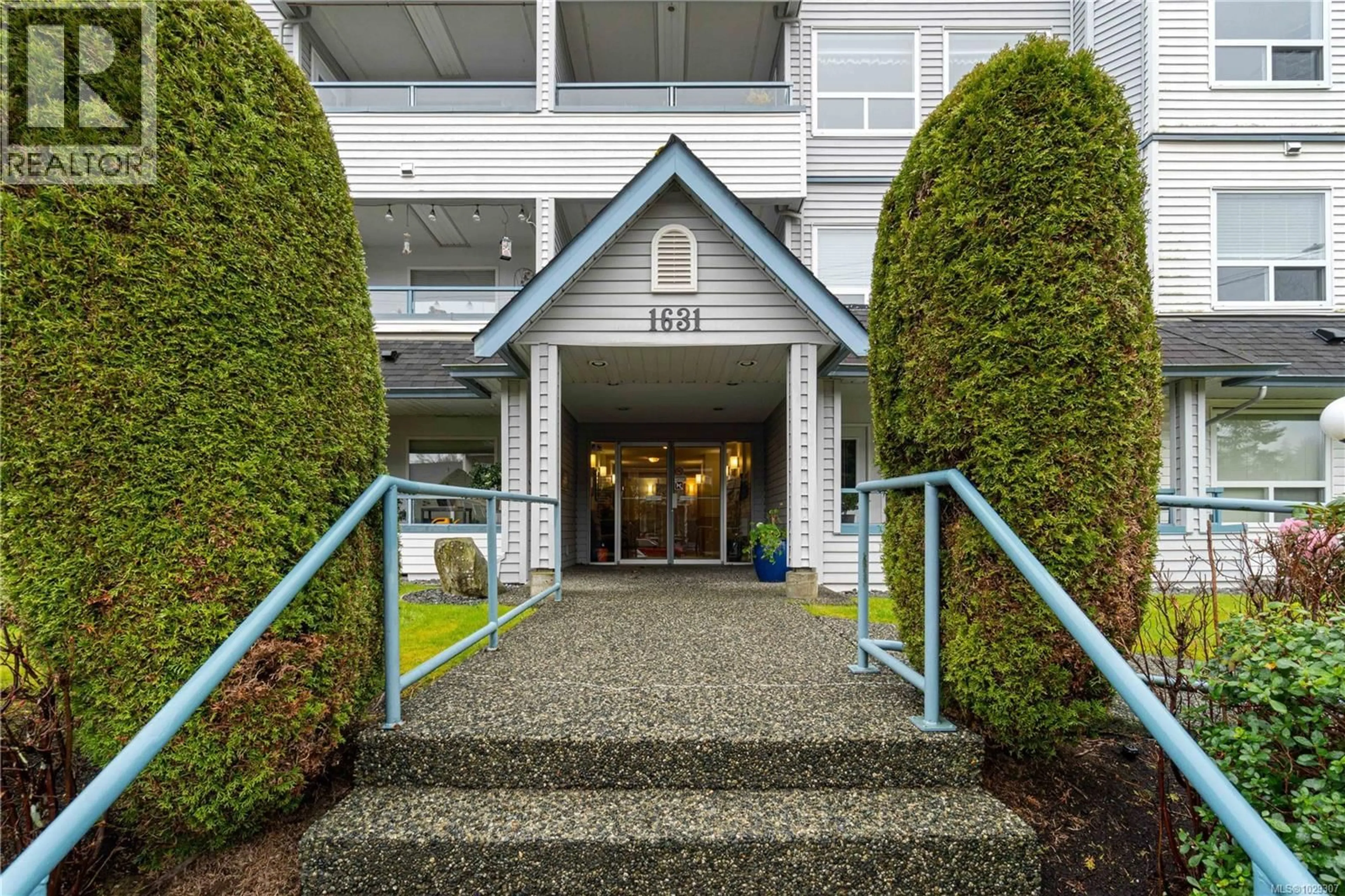 Indoor foyer for 406 - 1631 DUFFERIN CRESCENT, Nanaimo British Columbia V9S5T4