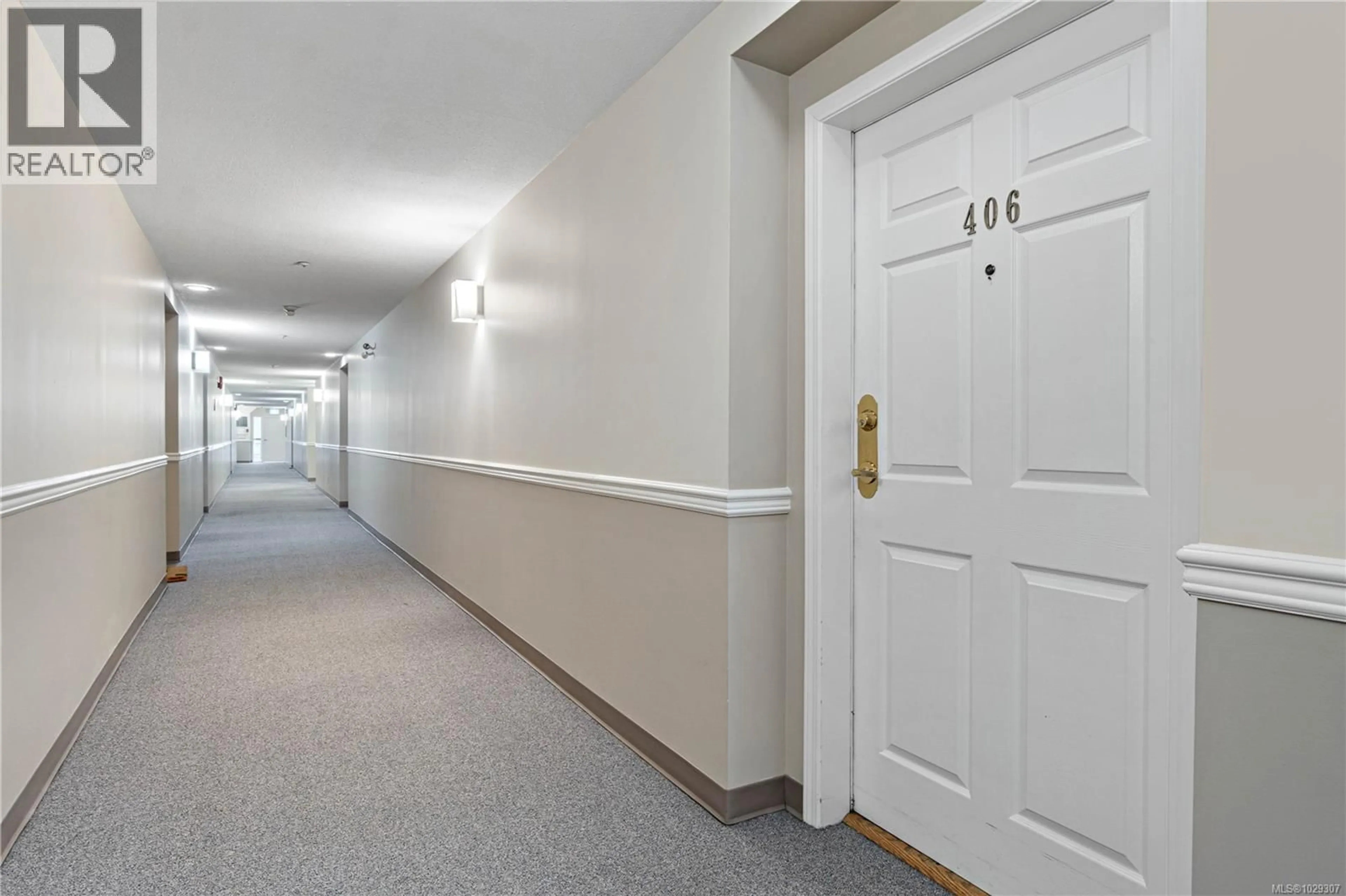 Indoor foyer for 406 - 1631 DUFFERIN CRESCENT, Nanaimo British Columbia V9S5T4