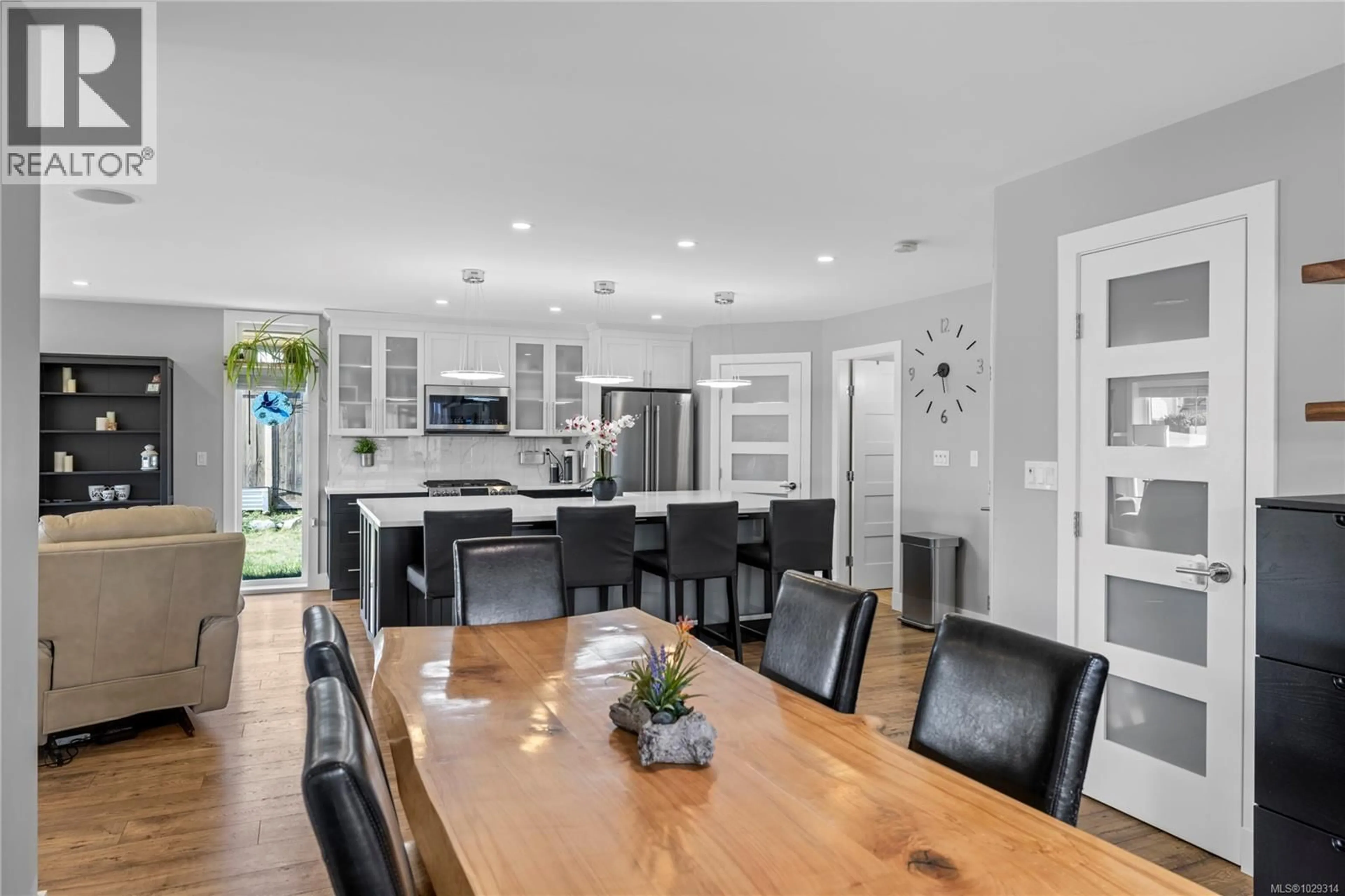 Open concept kitchen, ceramic/tile floor for 791 FORSYTH AVENUE, Parksville British Columbia V9P1E5