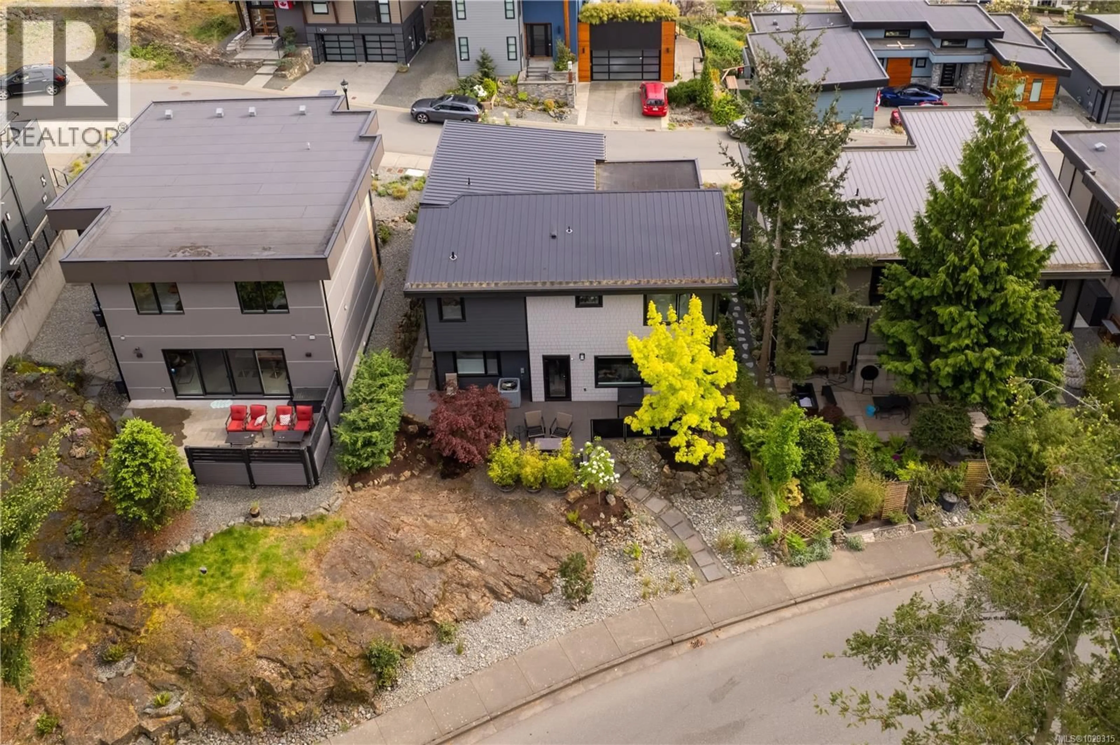 A pic from outside/outdoor area/front of a property/back of a property/a pic from drone, street for 114 AMPHION TERRACE, Nanaimo British Columbia V9T0J1