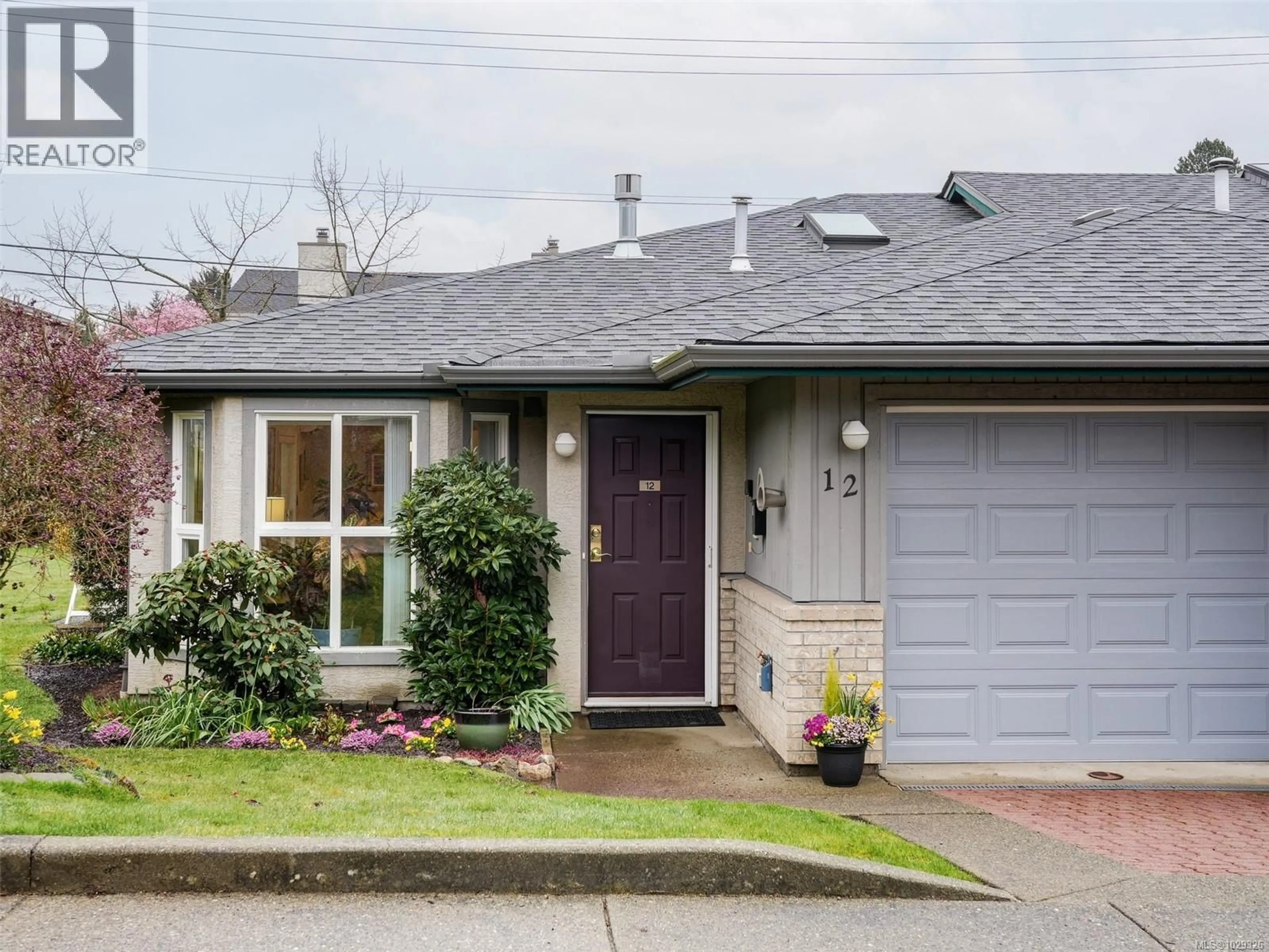 Home with vinyl exterior material, street for 12 - 1473 GARNET ROAD, Saanich British Columbia V8P5X9