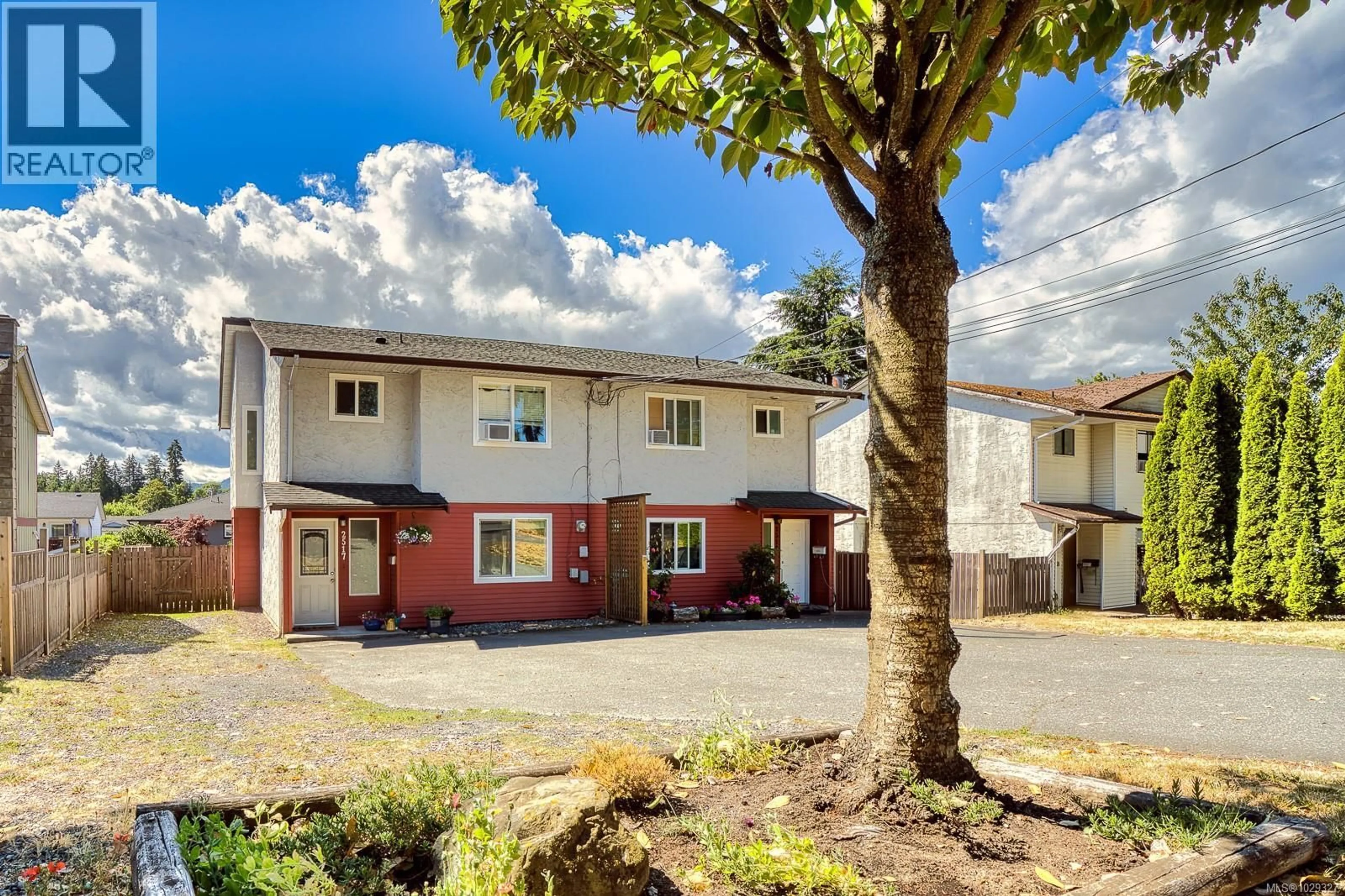 A pic from outside/outdoor area/front of a property/back of a property/a pic from drone, street for 2517 ROSSTOWN ROAD, Nanaimo British Columbia V9T3R9