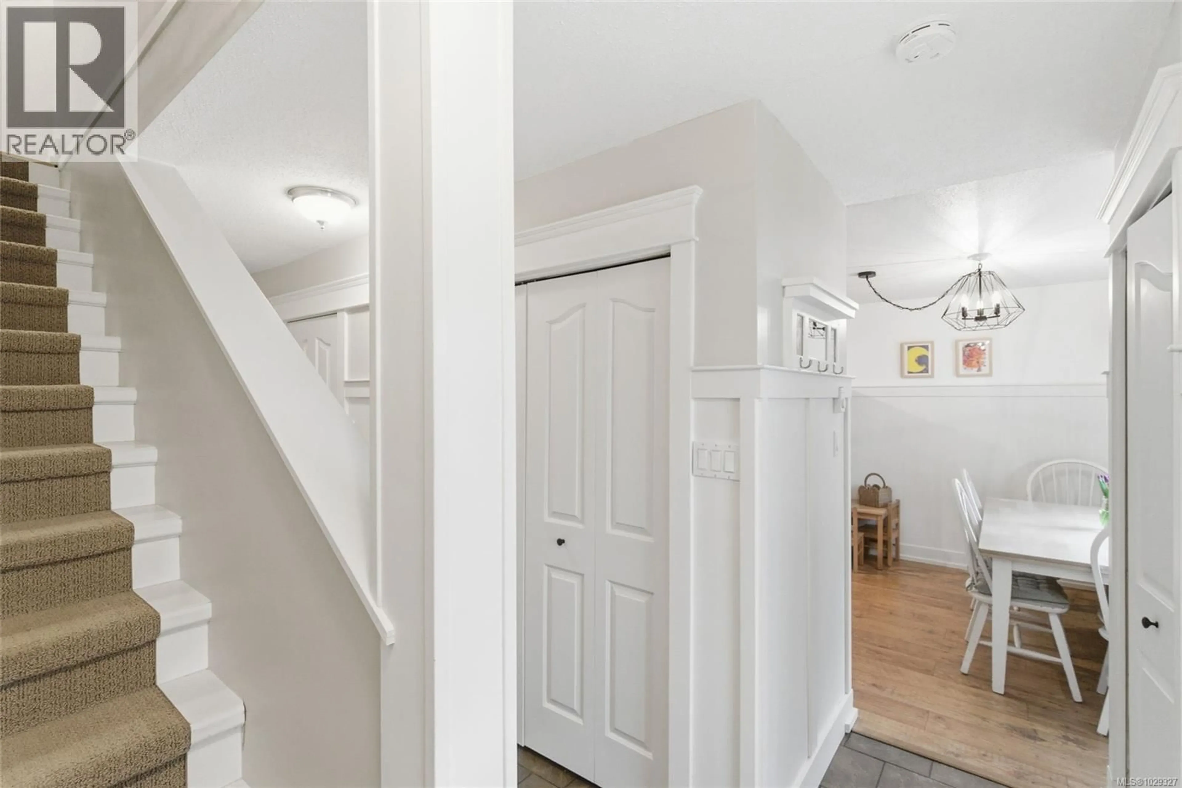 Indoor entryway for 2517 ROSSTOWN ROAD, Nanaimo British Columbia V9T3R9