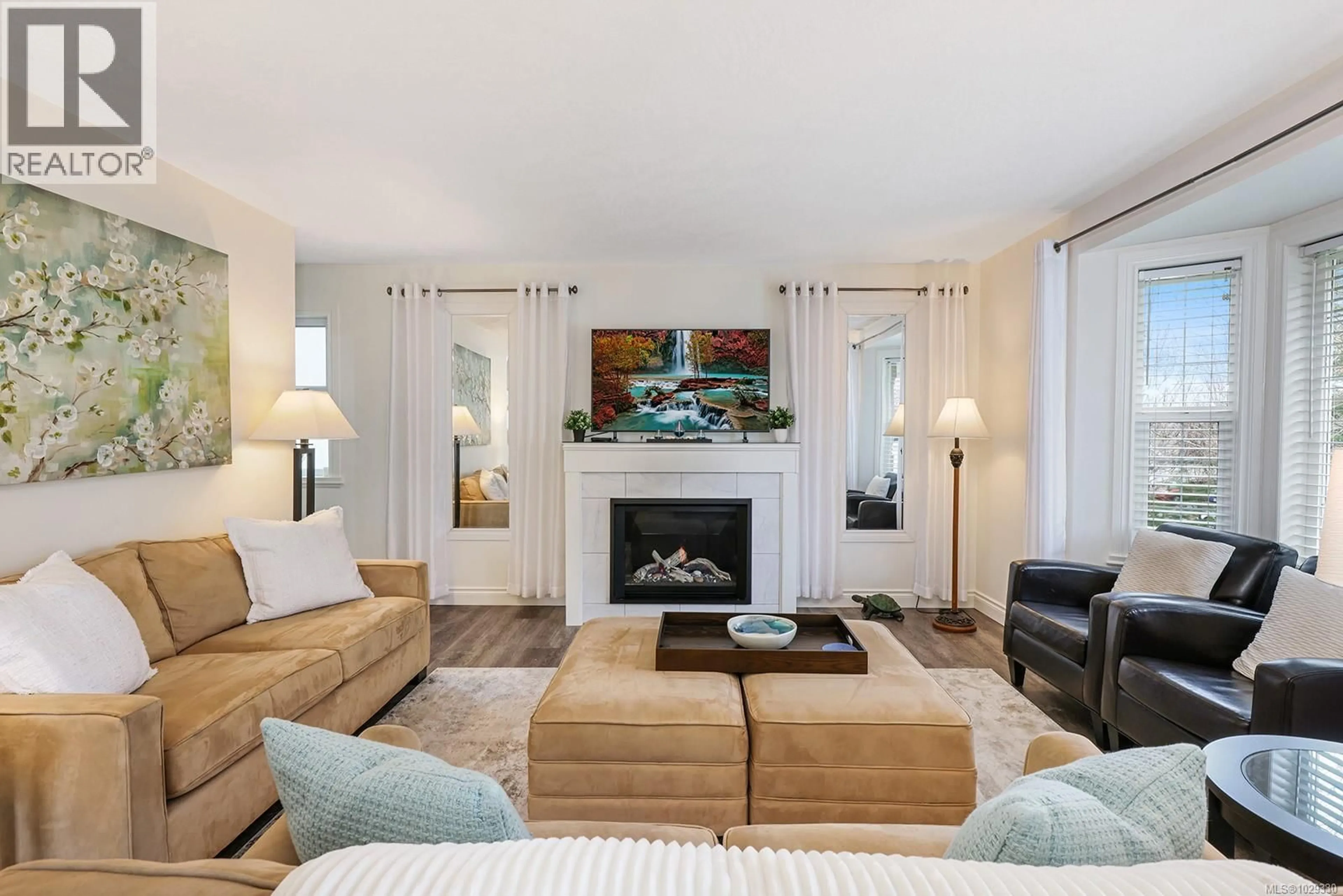 Living room with furniture, unknown for 1272 NOEL AVENUE, Comox British Columbia V9M4A3