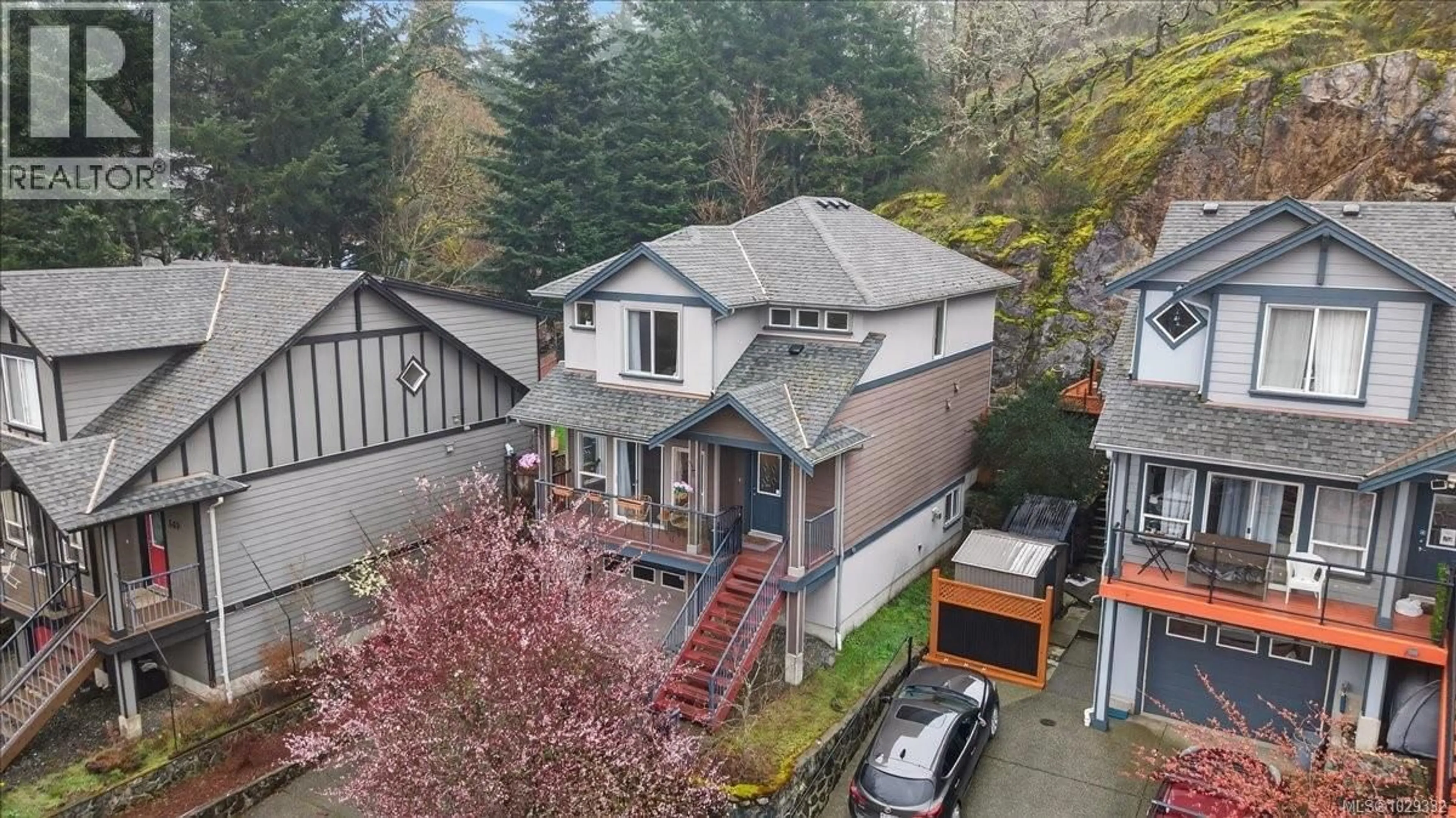 A pic from outside/outdoor area/front of a property/back of a property/a pic from drone, street for 573 KINGSVIEW RIDGE, Langford British Columbia V9B6T7