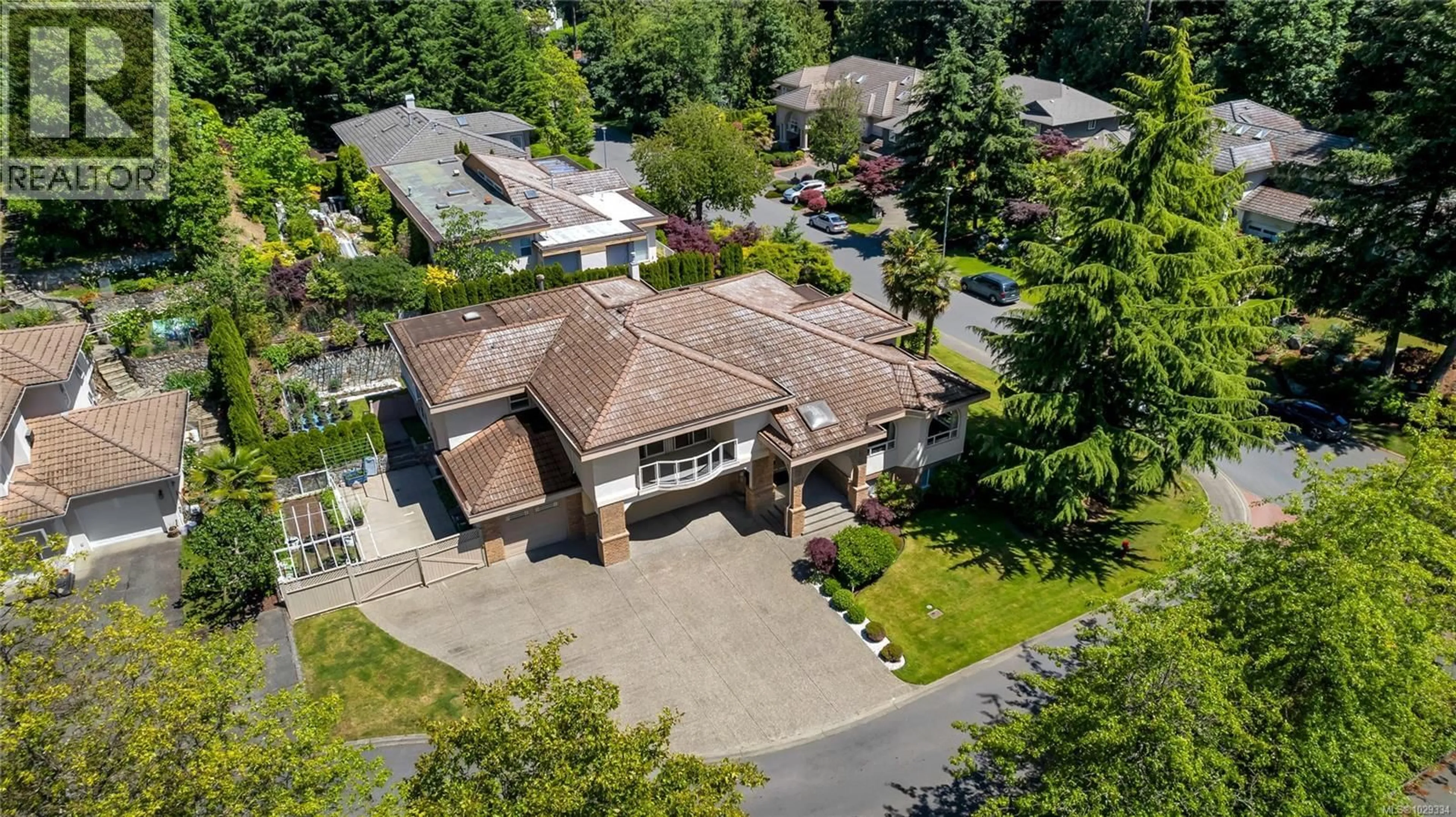 A pic from outside/outdoor area/front of a property/back of a property/a pic from drone, street for 948 BOULDERWOOD RISE, Saanich British Columbia V8Y3G5