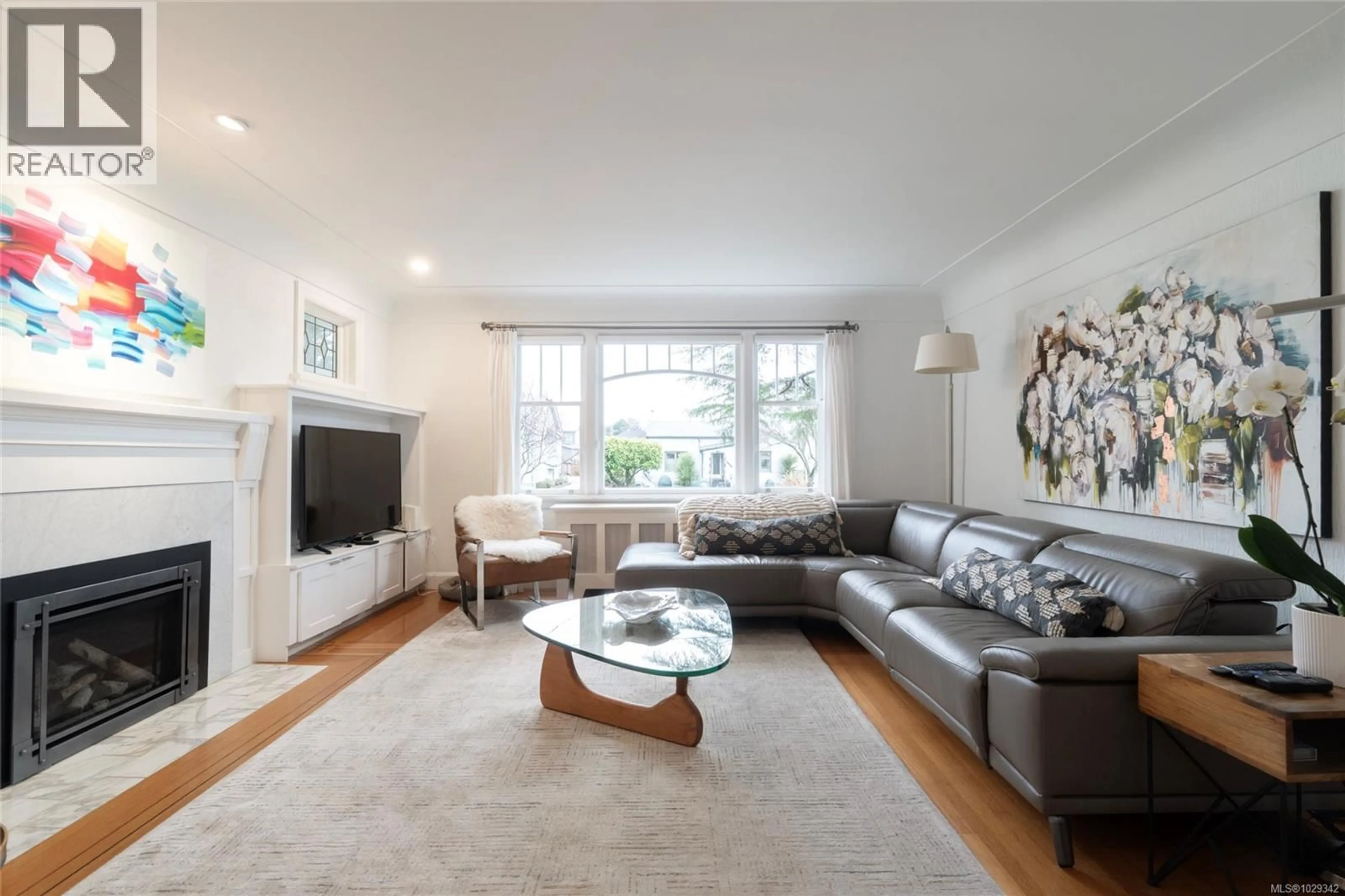 Living room with furniture, unknown for 2741 DUFFERIN AVENUE, Oak Bay British Columbia V8R3L5