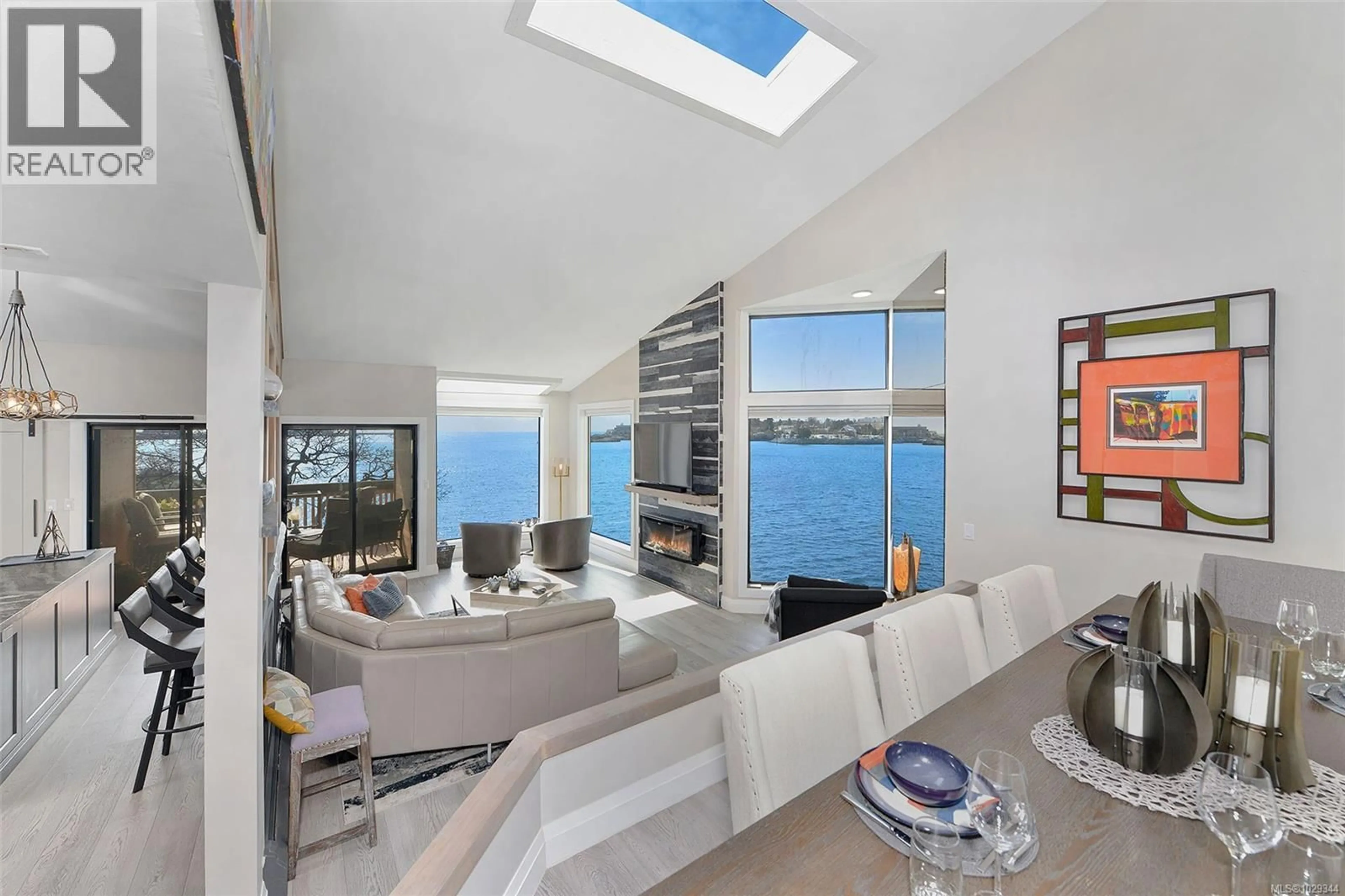 Unknown for 2 - 630 SEAFORTH STREET, Victoria British Columbia V9A3R7