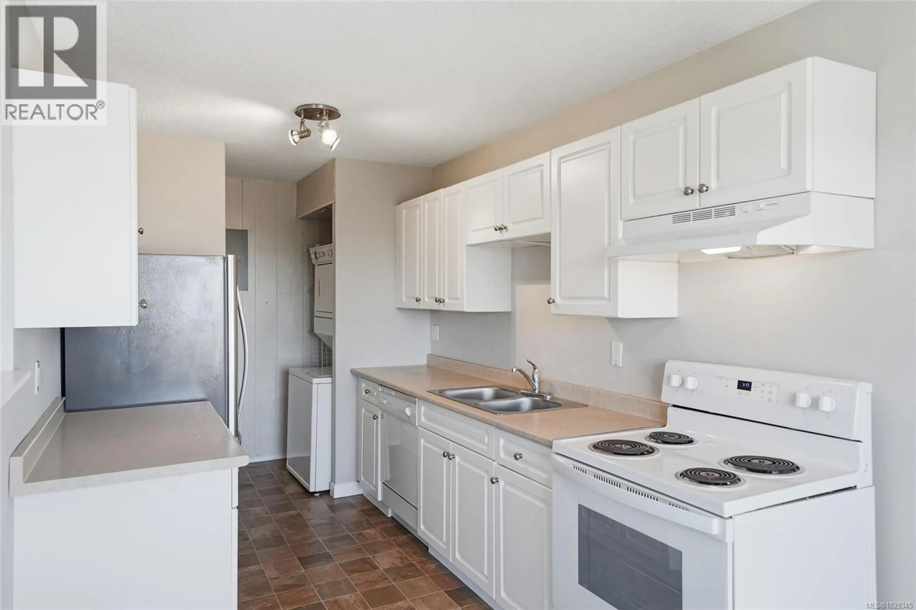 Standard kitchen, unknown for 208A - 6231 BLUEBACK ROAD, Nanaimo British Columbia V9V1J3