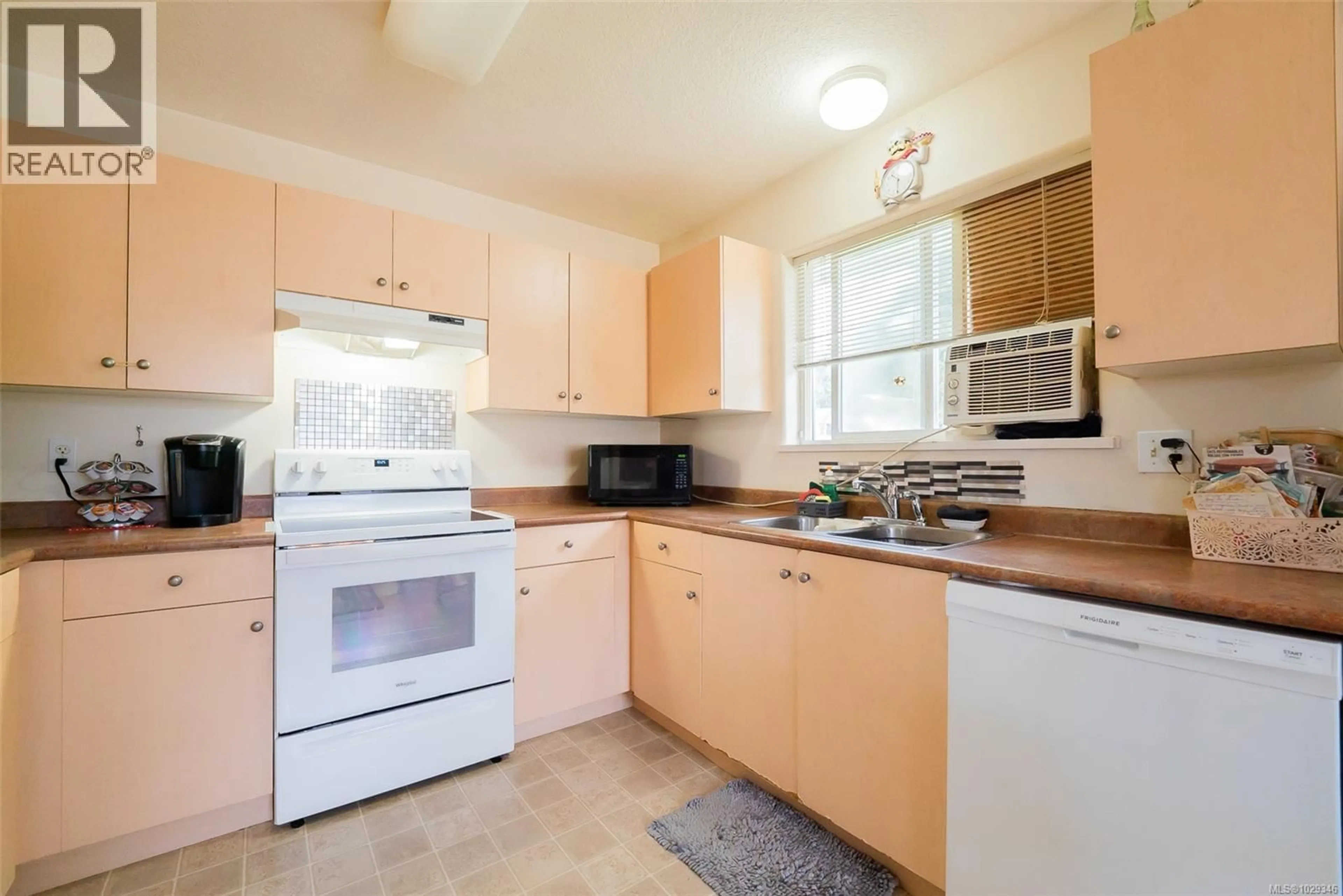 Standard kitchen, unknown for 297 HARWELL ROAD, Nanaimo British Columbia V9R6V4