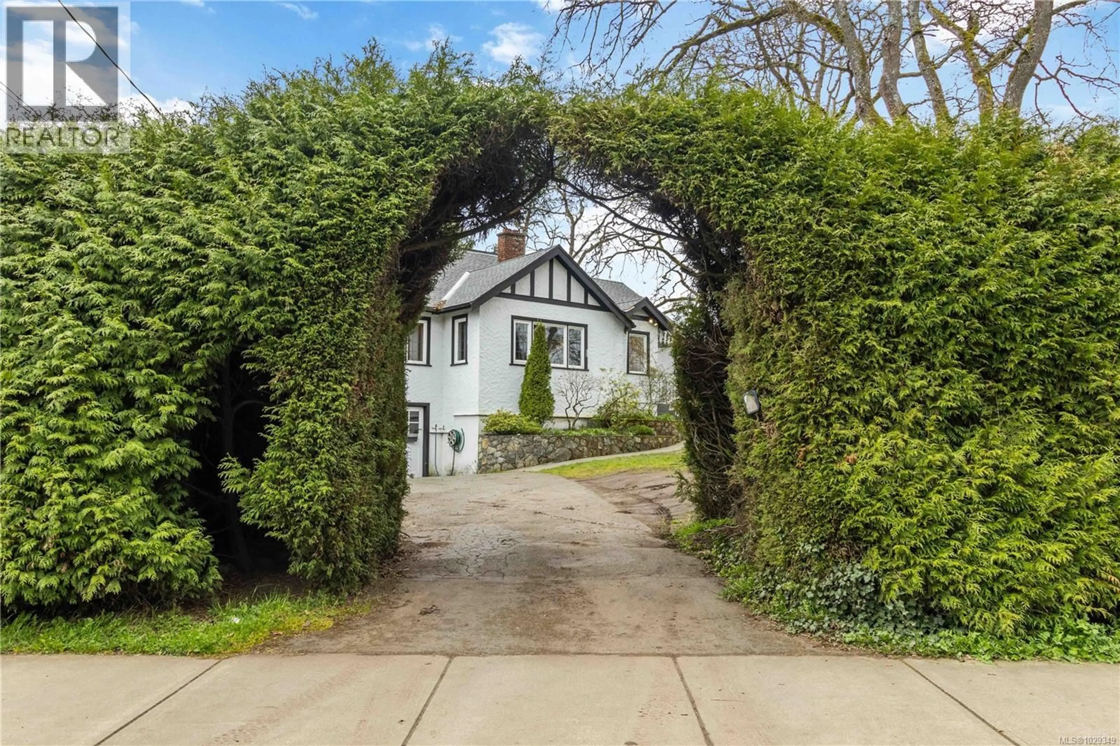 A pic from outside/outdoor area/front of a property/back of a property/a pic from drone, street for 3438 COOK STREET, Saanich British Columbia V8X1B1