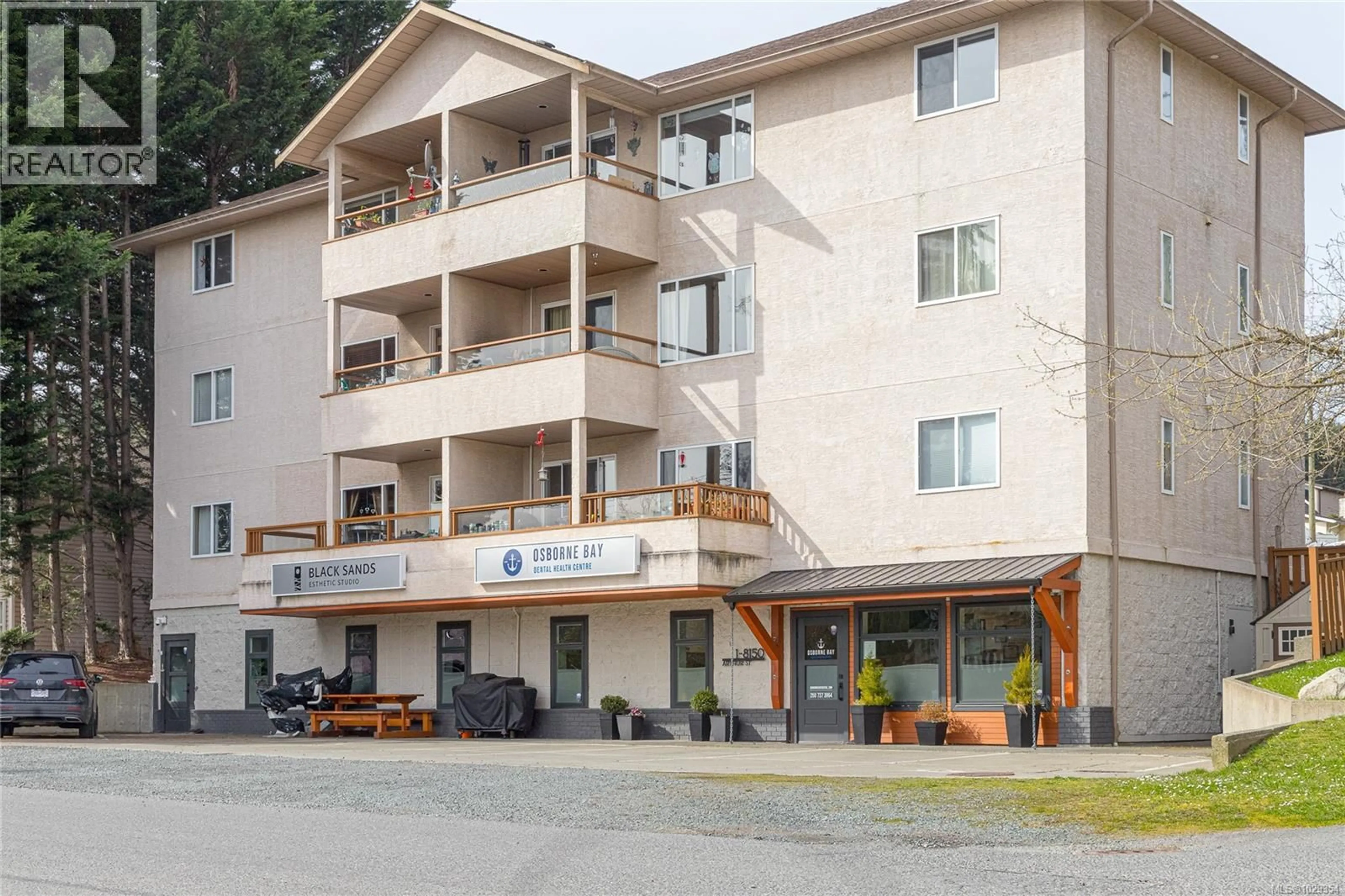 Patio, building for 7 - 8150 ARTHUR STREET, Crofton British Columbia V0R1R0