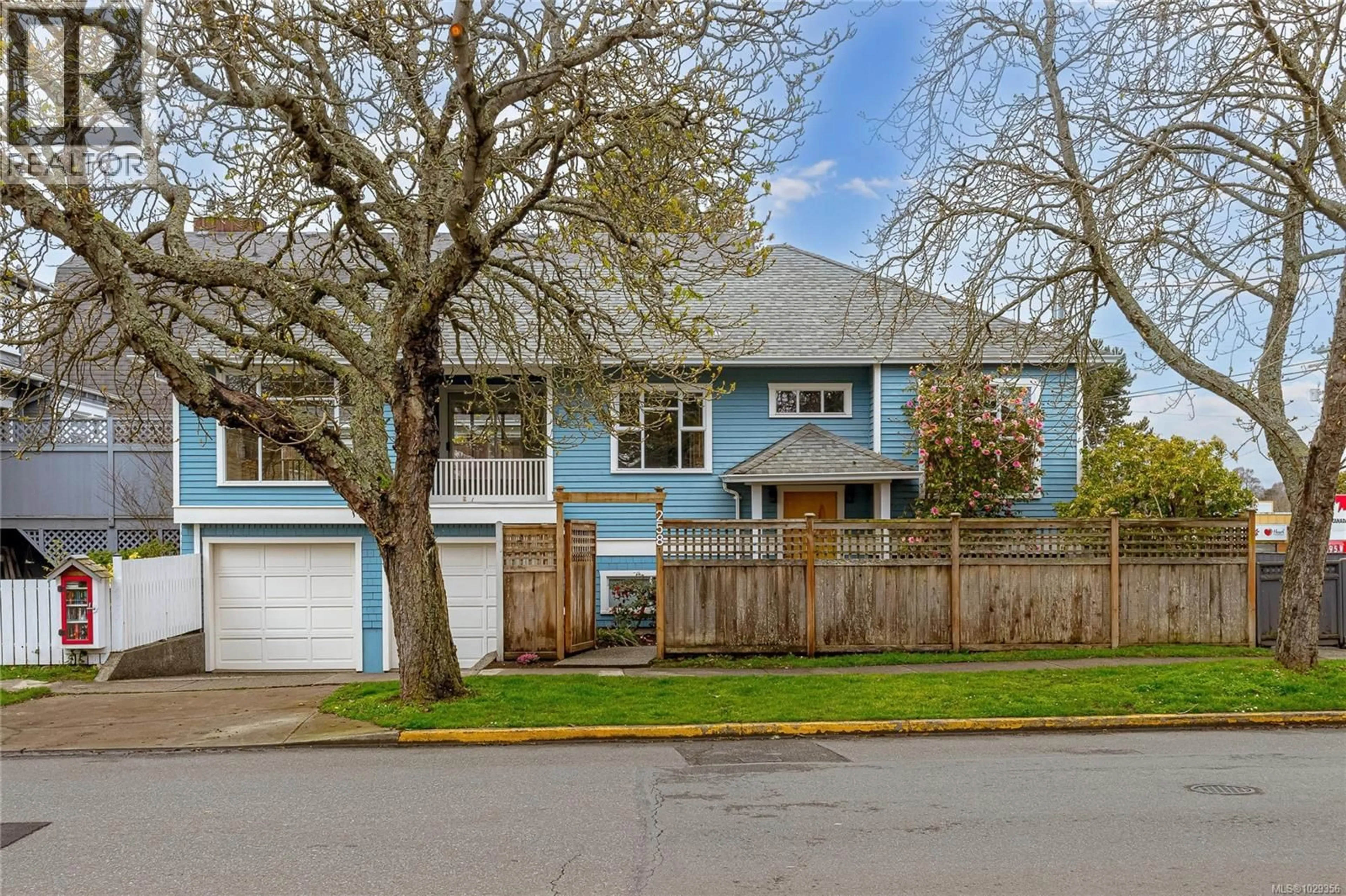 Unknown for 258 ST. CHARLES STREET, Victoria British Columbia V8S3M7