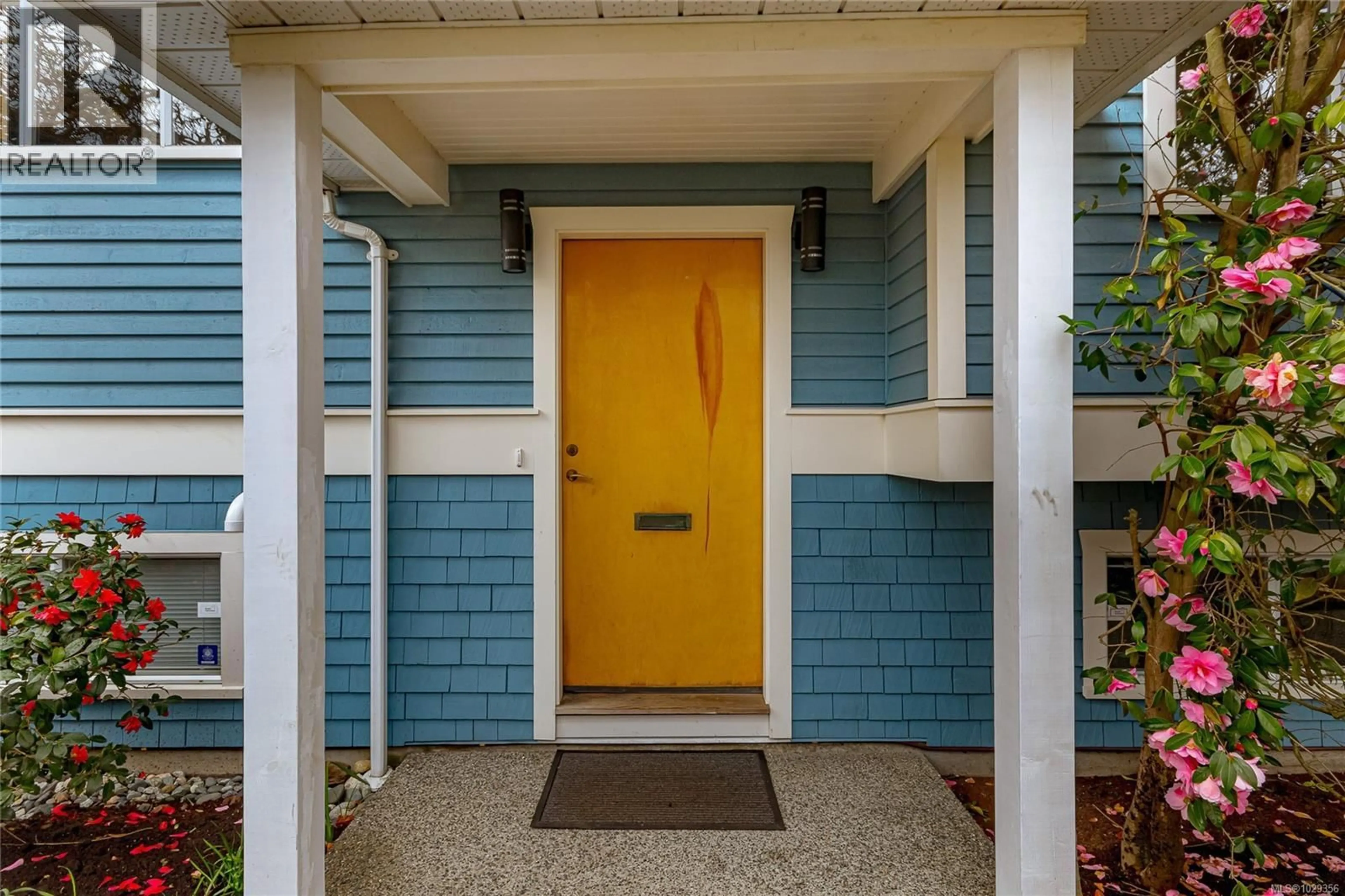 Indoor entryway for 258 ST. CHARLES STREET, Victoria British Columbia V8S3M7