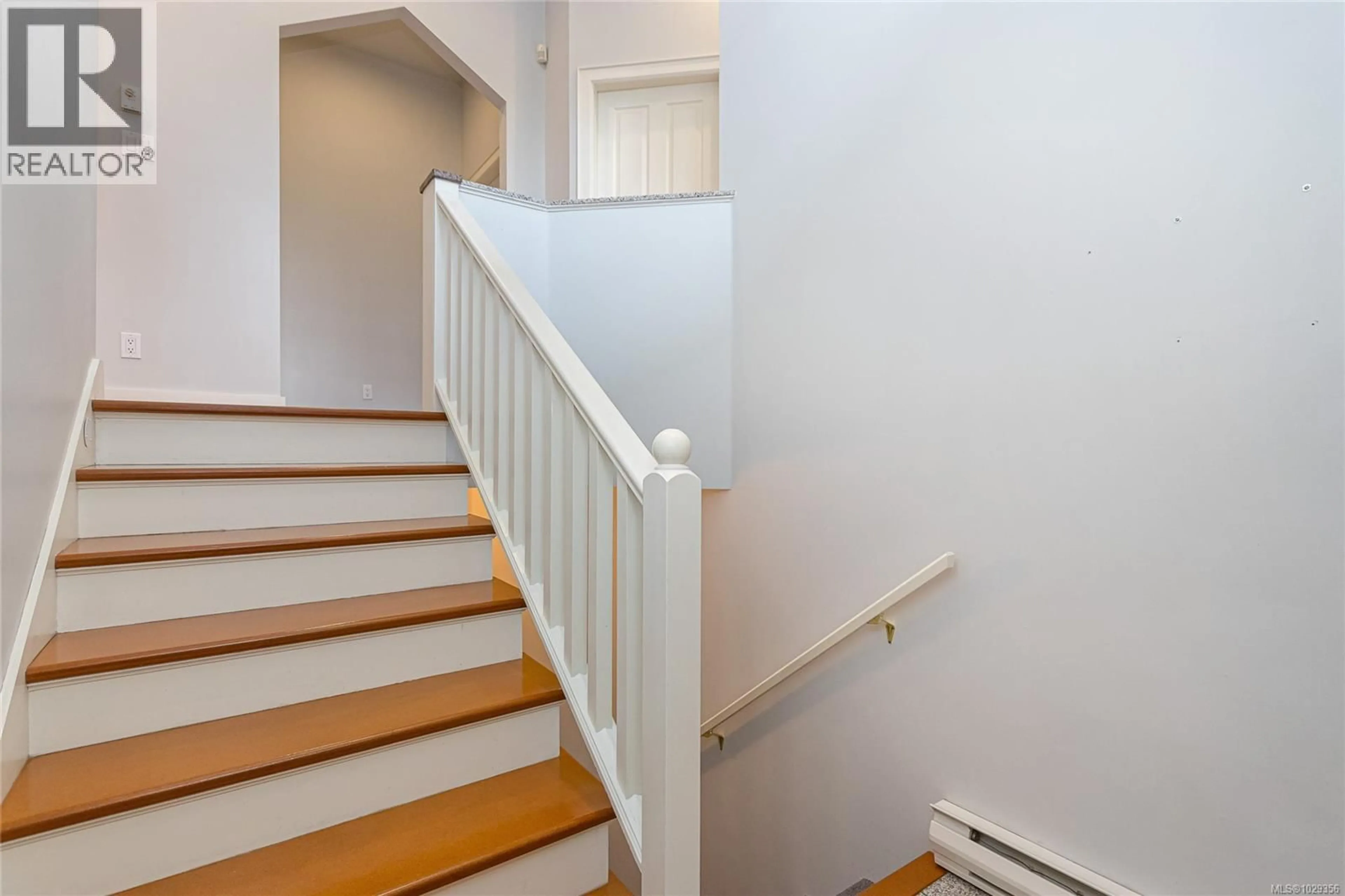 Stairs for 258 ST. CHARLES STREET, Victoria British Columbia V8S3M7