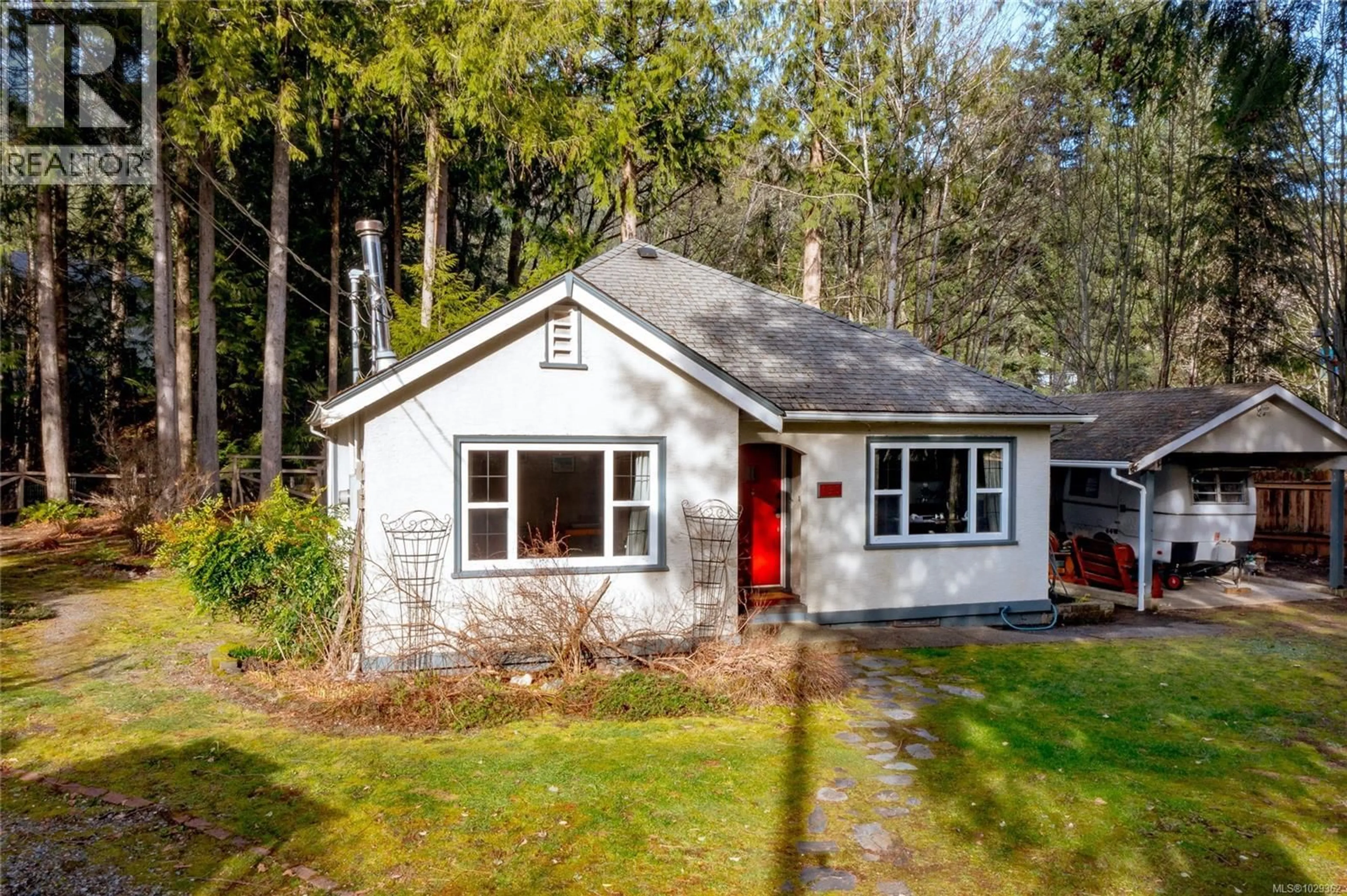 Home with vinyl exterior material, street for 195 JOHNSON PLACE, Lake Cowichan British Columbia V0R2G0