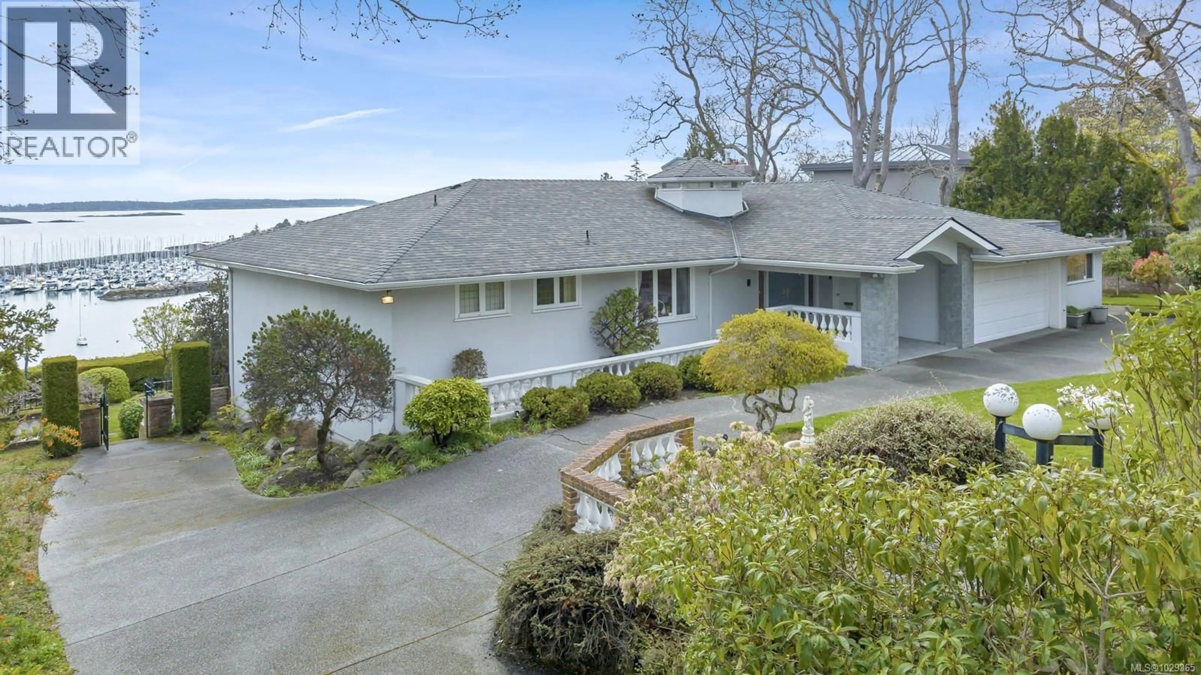 A pic from outside/outdoor area/front of a property/back of a property/a pic from drone, water/lake/river/ocean view for 3565 BEACH DRIVE, Oak Bay British Columbia V8R6M6