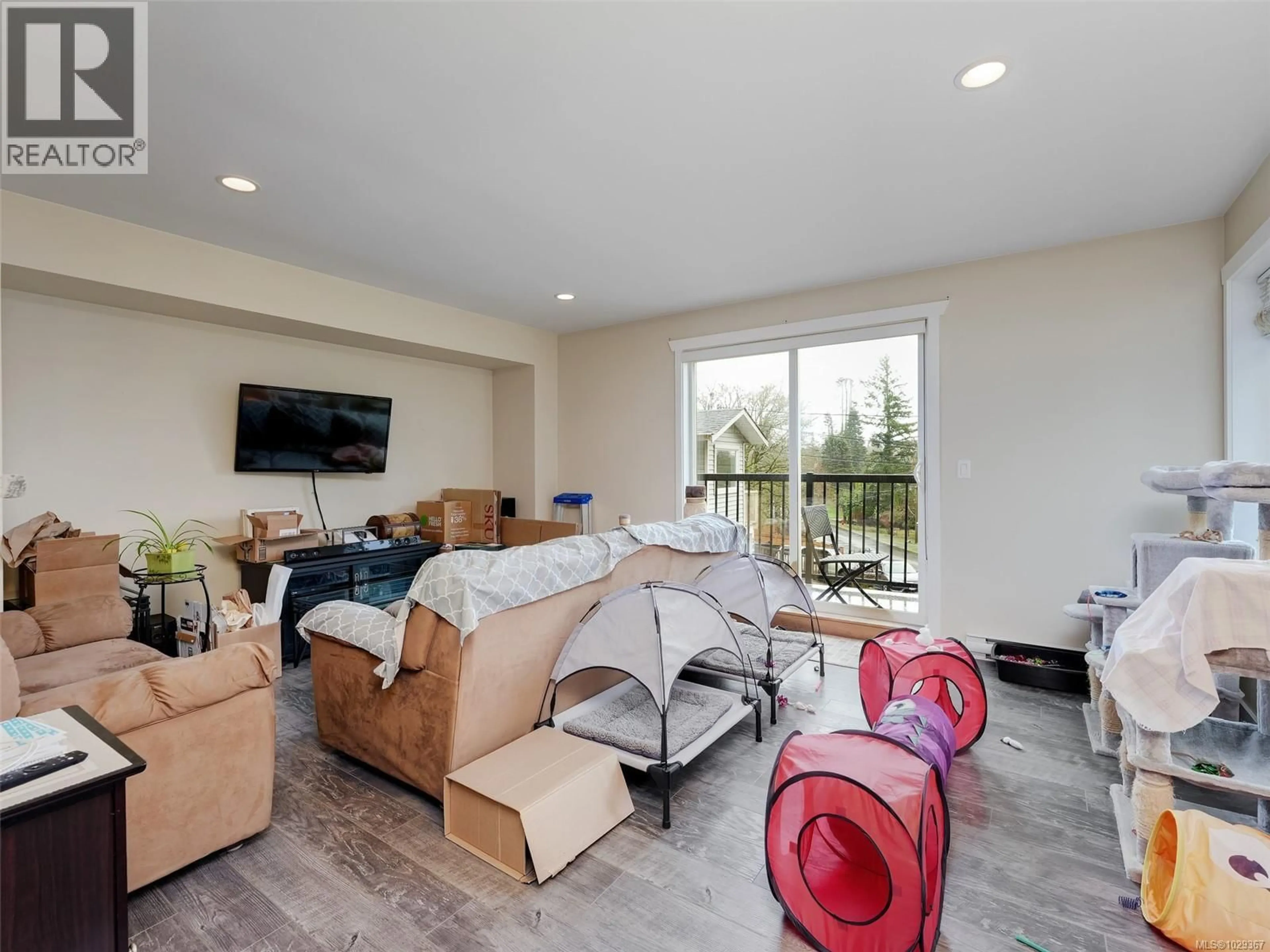 Living room with furniture, unknown for 2099 MAPLE AVENUE SOUTH, Sooke British Columbia V9Z0N8