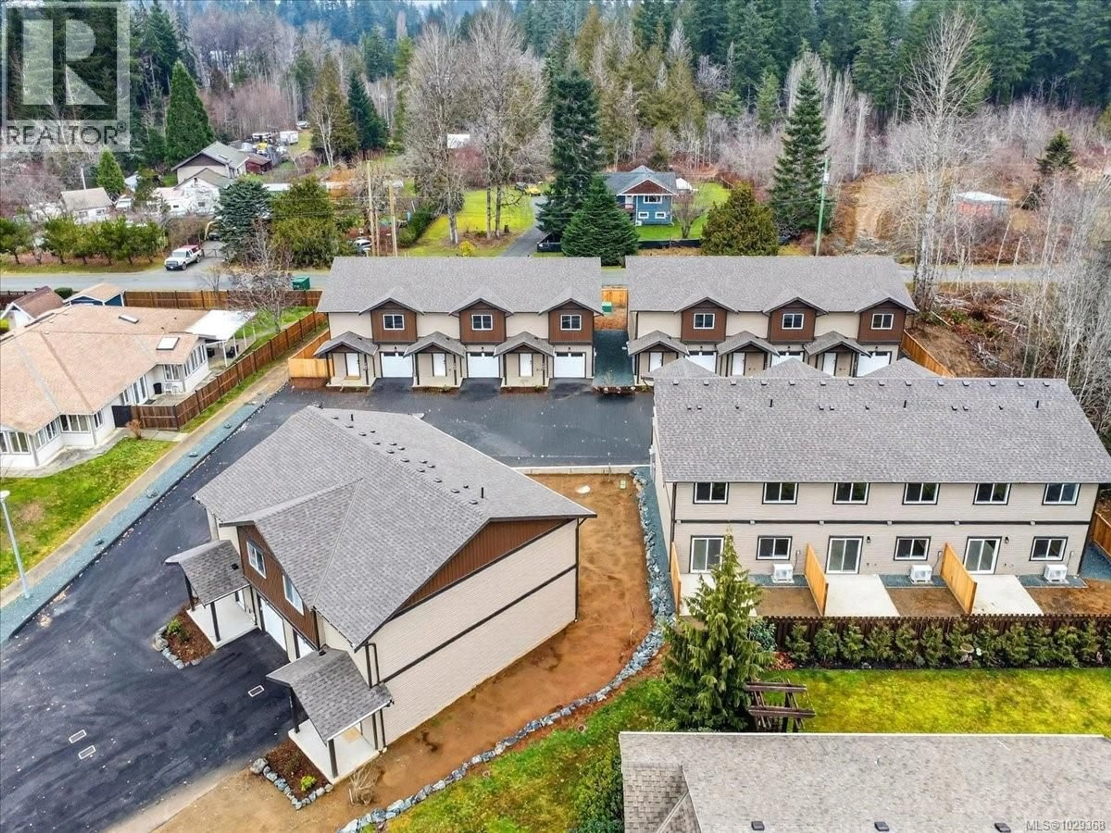 A pic from outside/outdoor area/front of a property/back of a property/a pic from drone, mountain view for 104 - 5535 WOODLAND CRESCENT EAST, Port Alberni British Columbia V9Y8E6