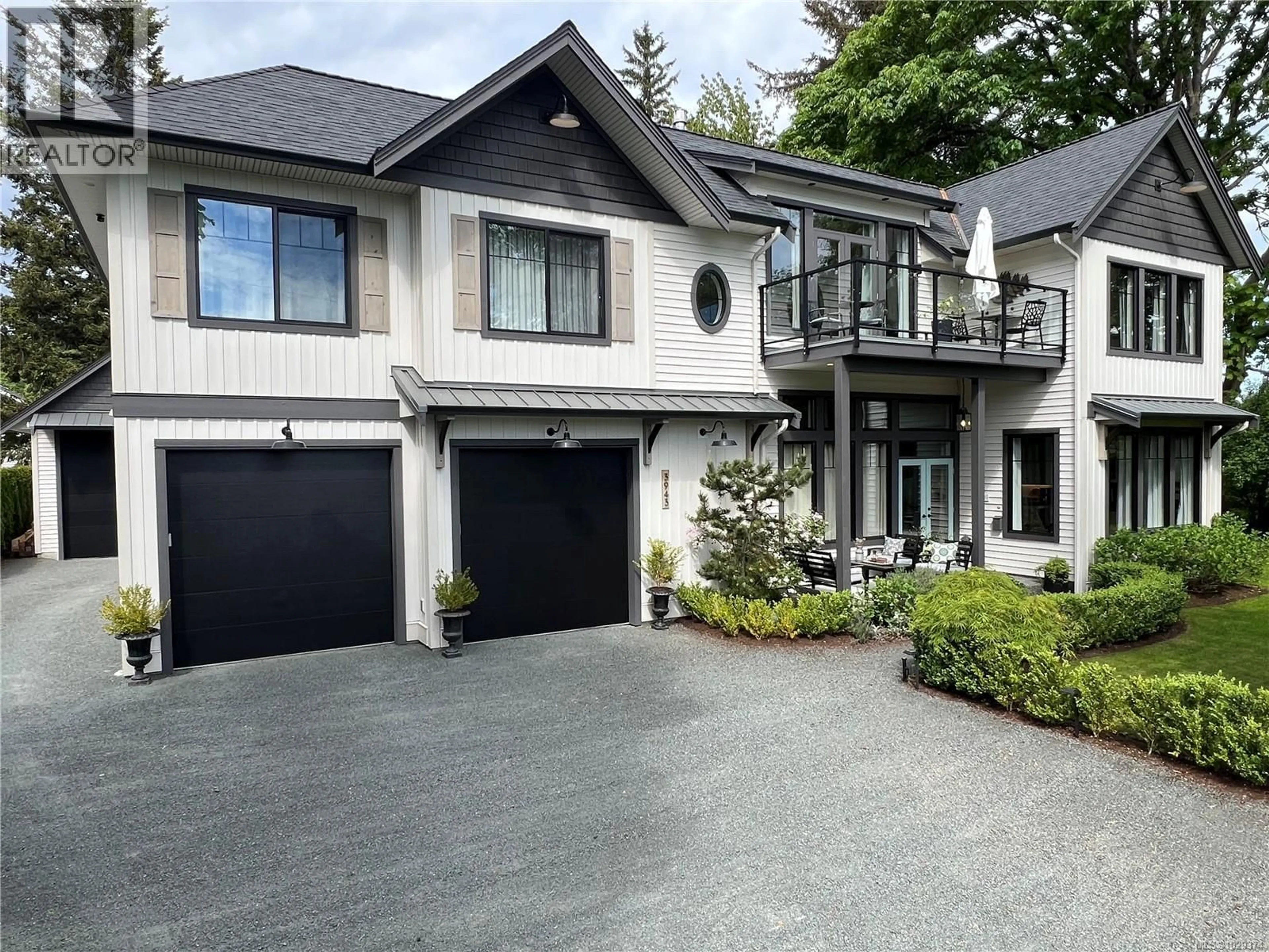 Home with vinyl exterior material, street for 3943 DILLMAN ROAD, Campbell River British Columbia V9H1R5