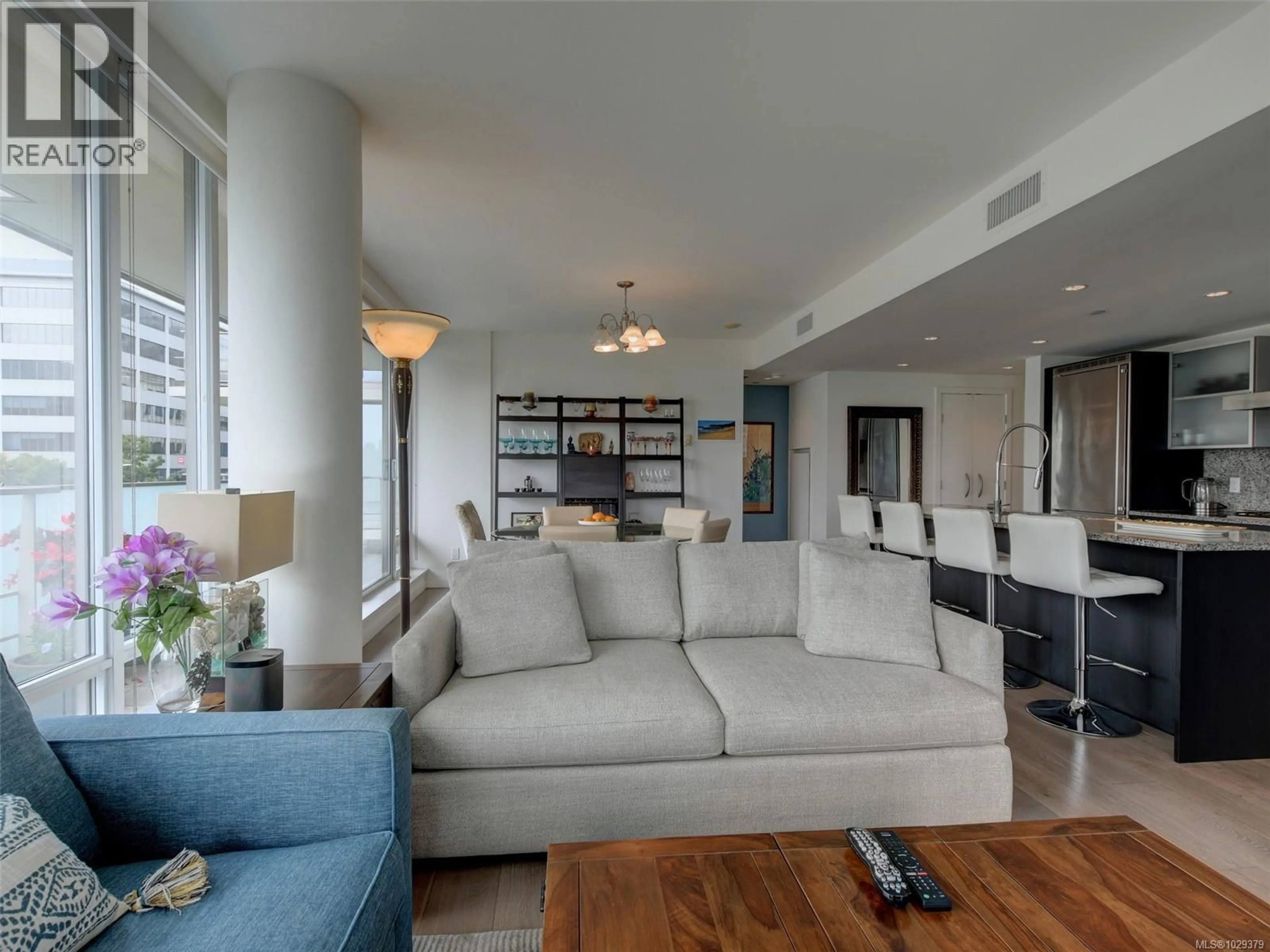 Living room with furniture, unknown for 406 - 708 BURDETT AVENUE, Victoria British Columbia V8W0A8