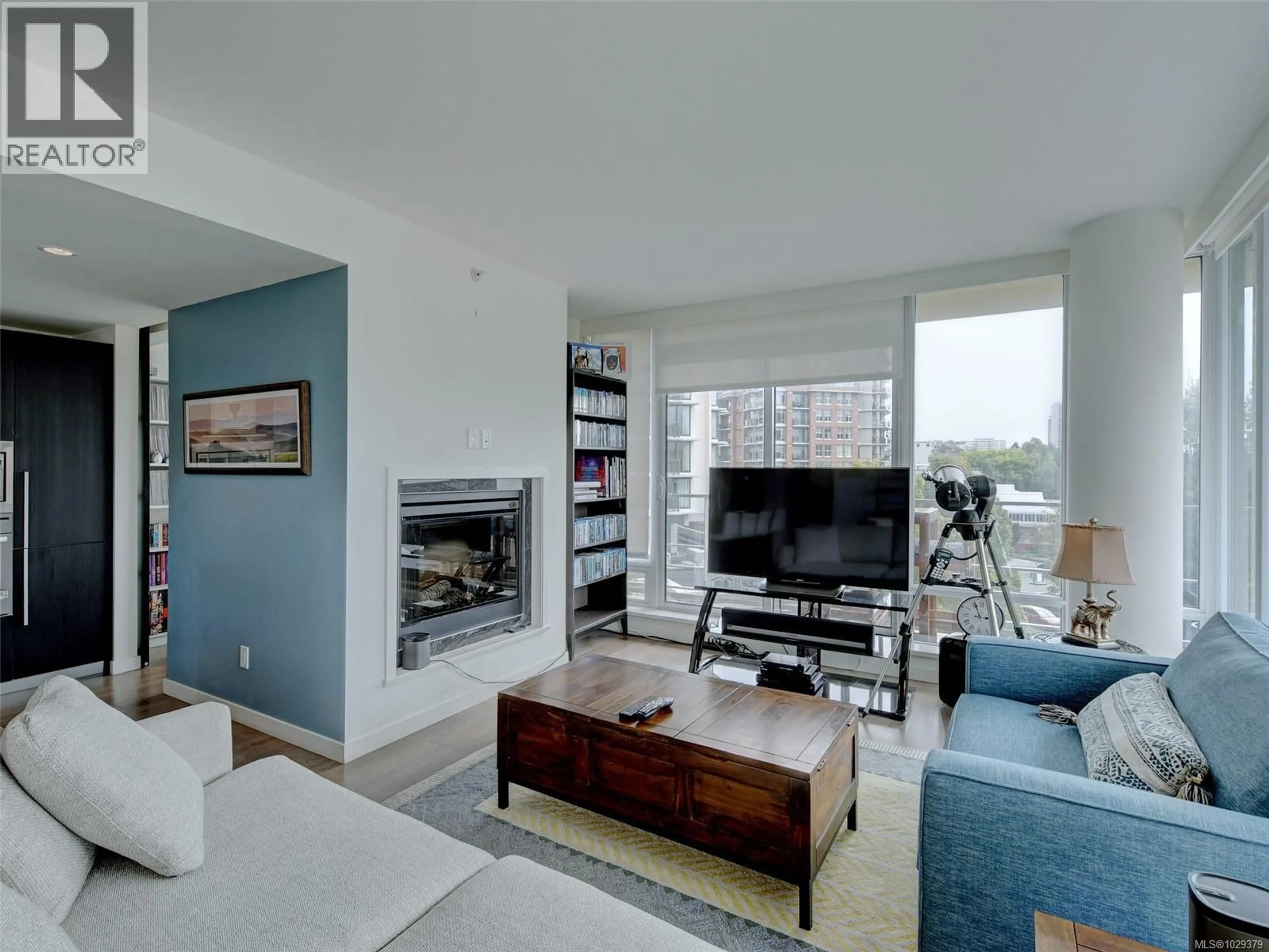 Living room with furniture, unknown for 406 - 708 BURDETT AVENUE, Victoria British Columbia V8W0A8