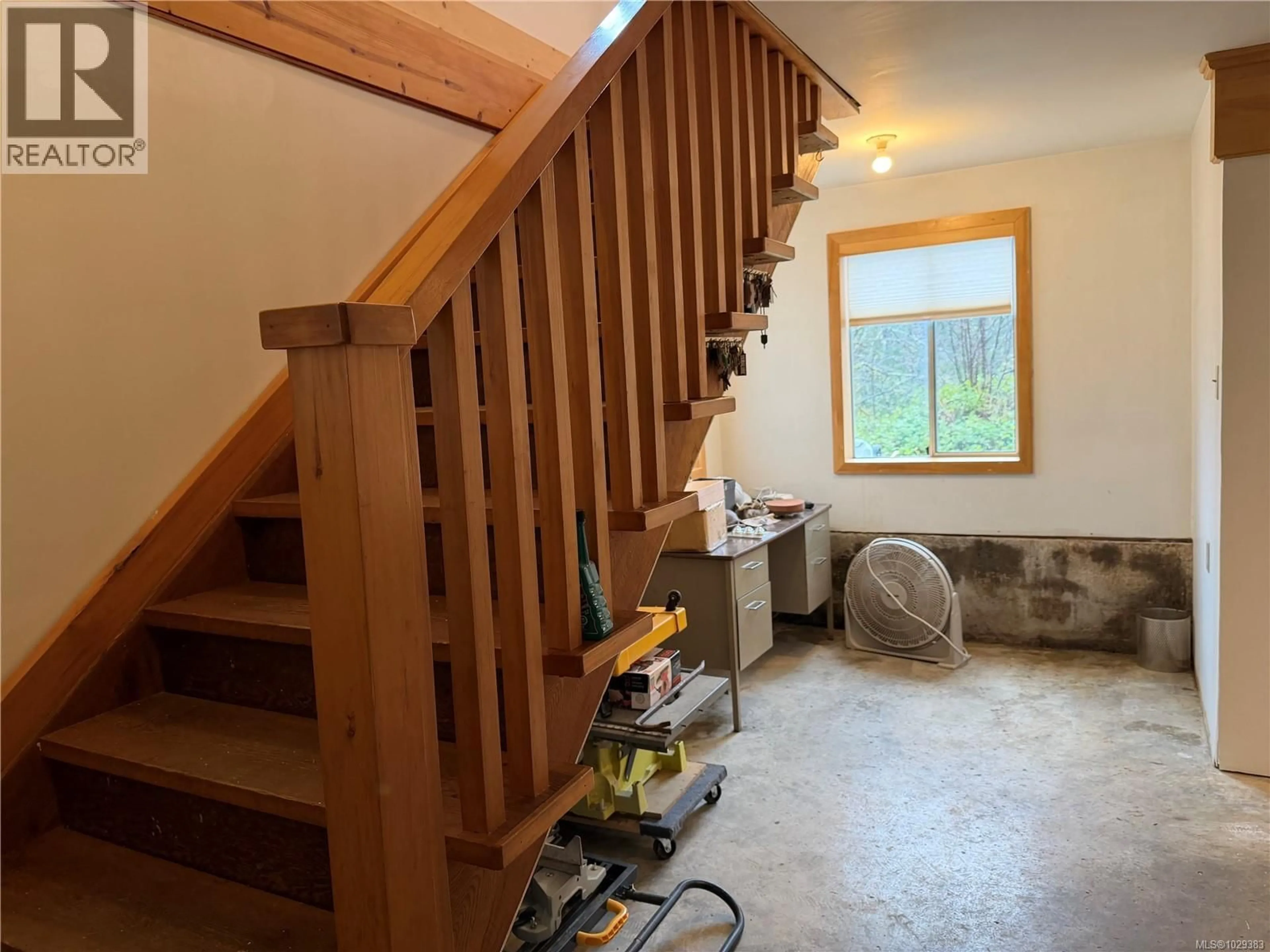Stairs for 147 MAQUINNA AVENUE, Zeballos British Columbia V0P2A0