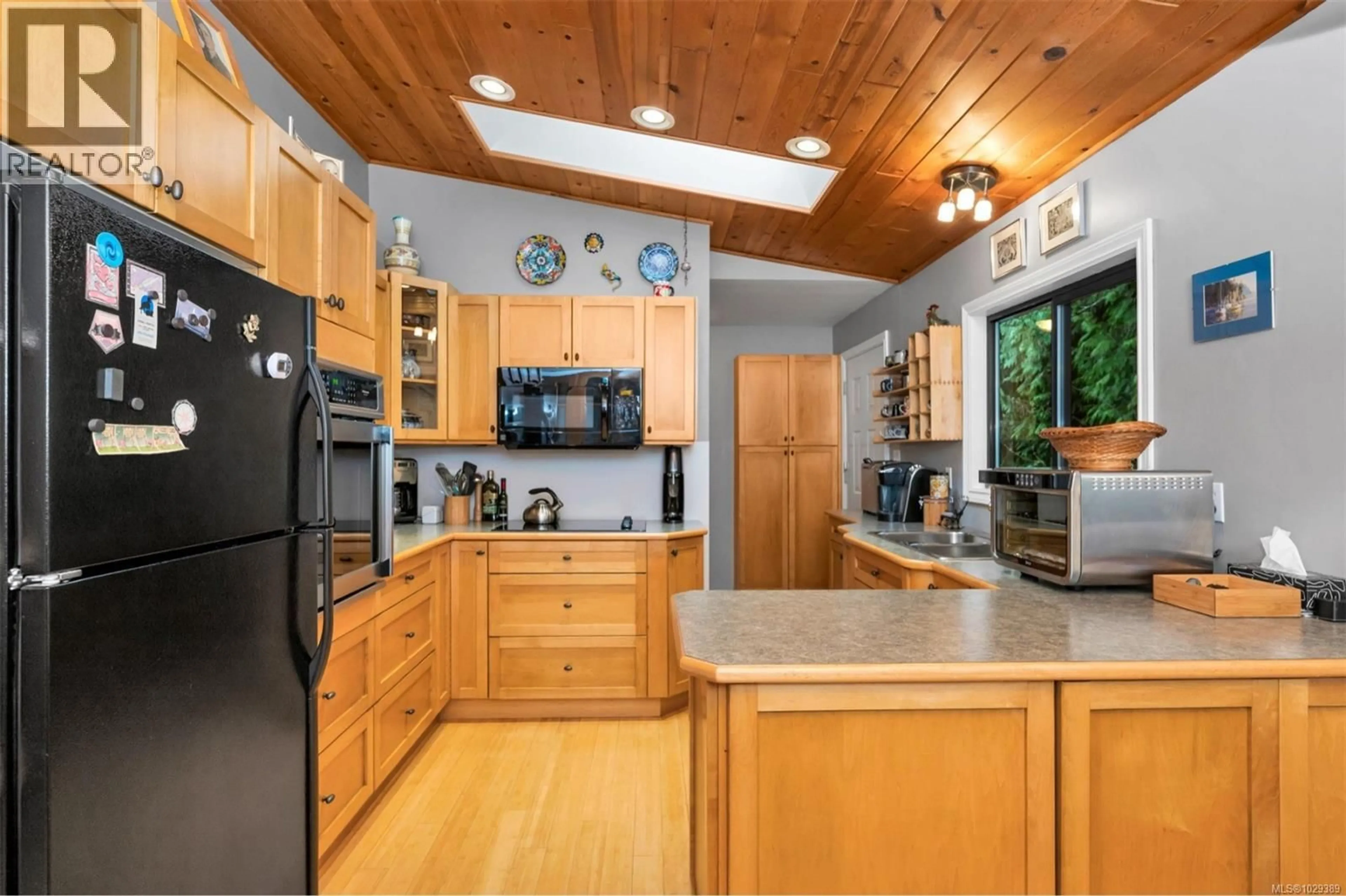 Open concept kitchen, unknown for 2392 ROBERTSON ROAD, Shawnigan Lake British Columbia V8H2H3