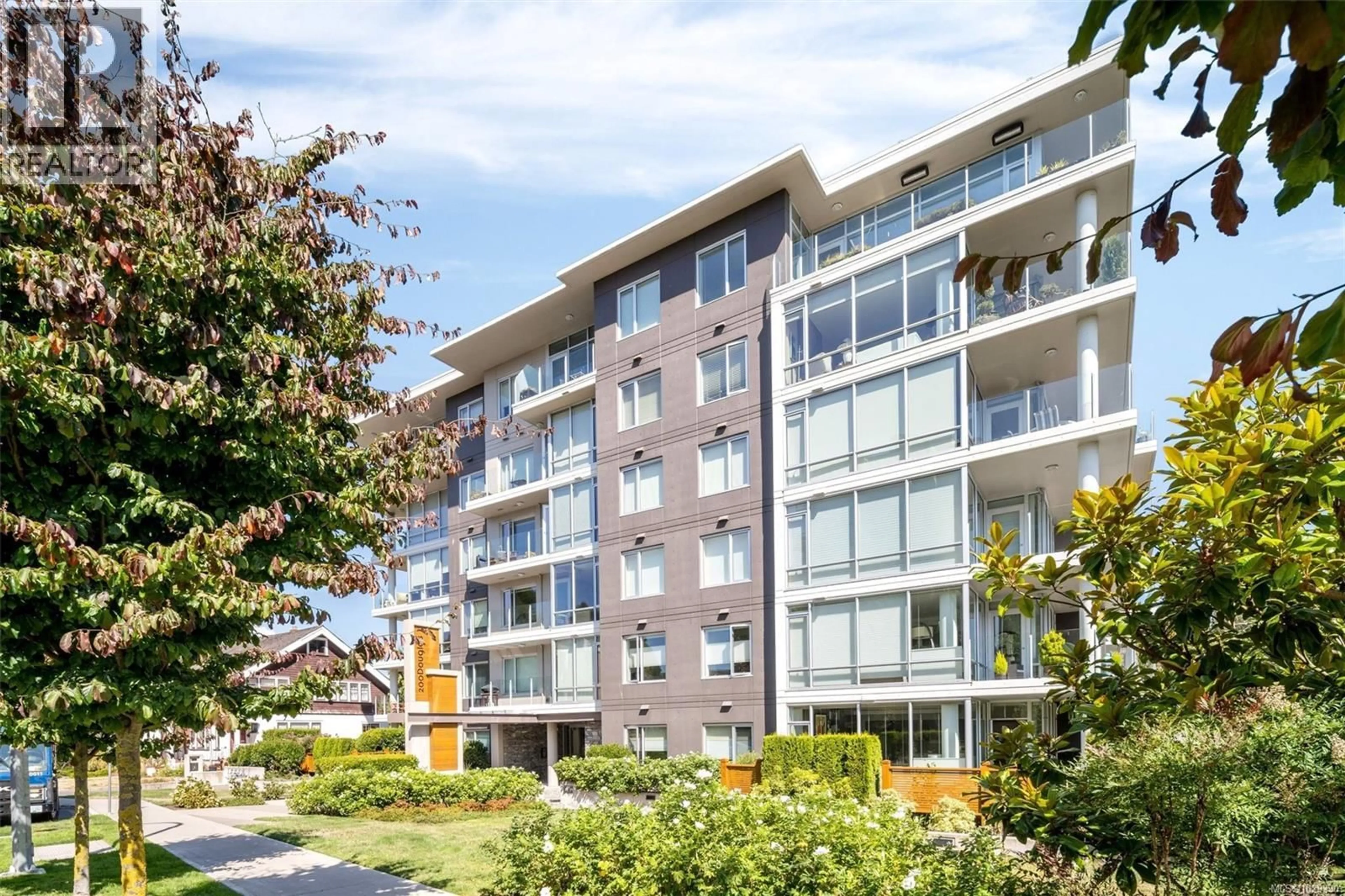 Patio, building for 307 - 200 DOUGLAS STREET, Victoria British Columbia V8V2P2