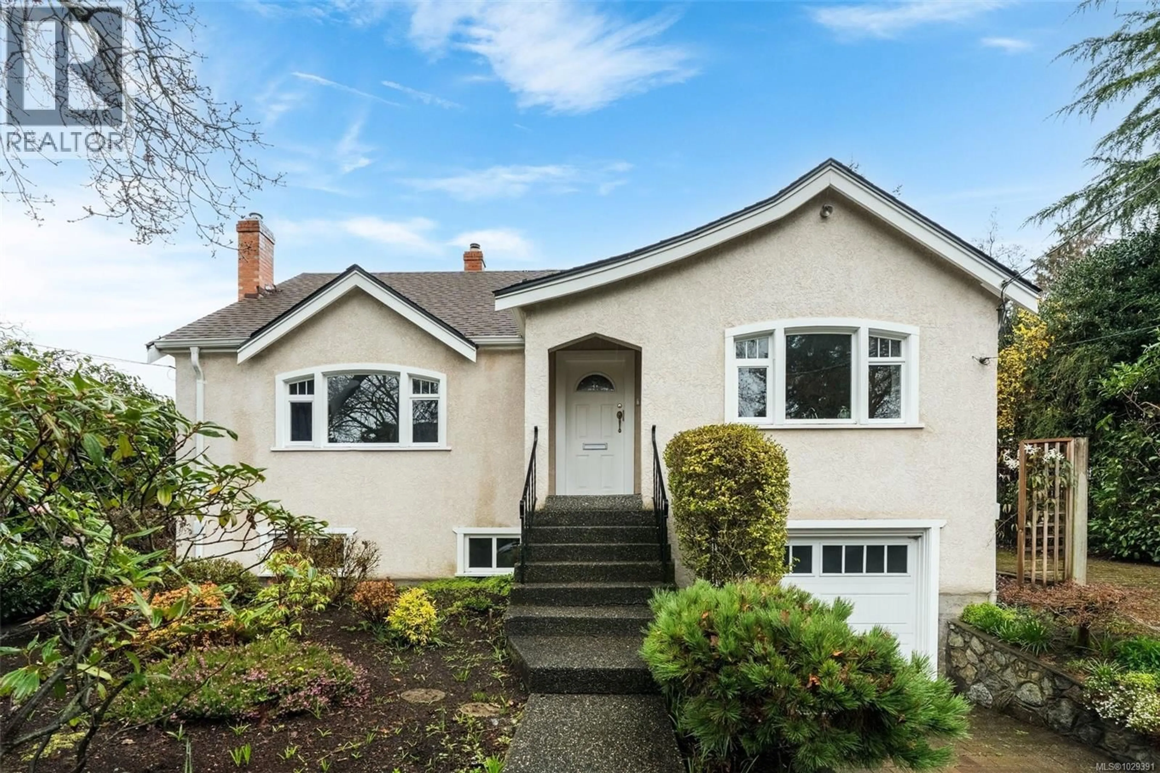 Home with vinyl exterior material, street for 1250 ROCKLAND AVENUE, Victoria British Columbia V8V3J2