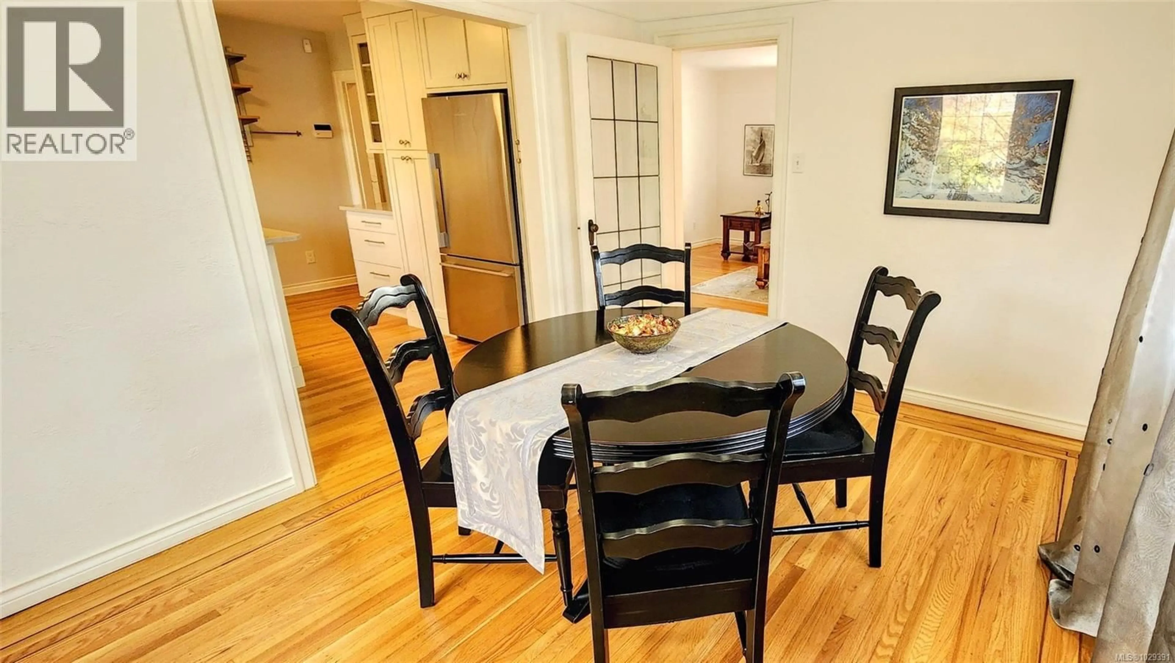 Dining room, wood/laminate floor for 1250 ROCKLAND AVENUE, Victoria British Columbia V8V3J2