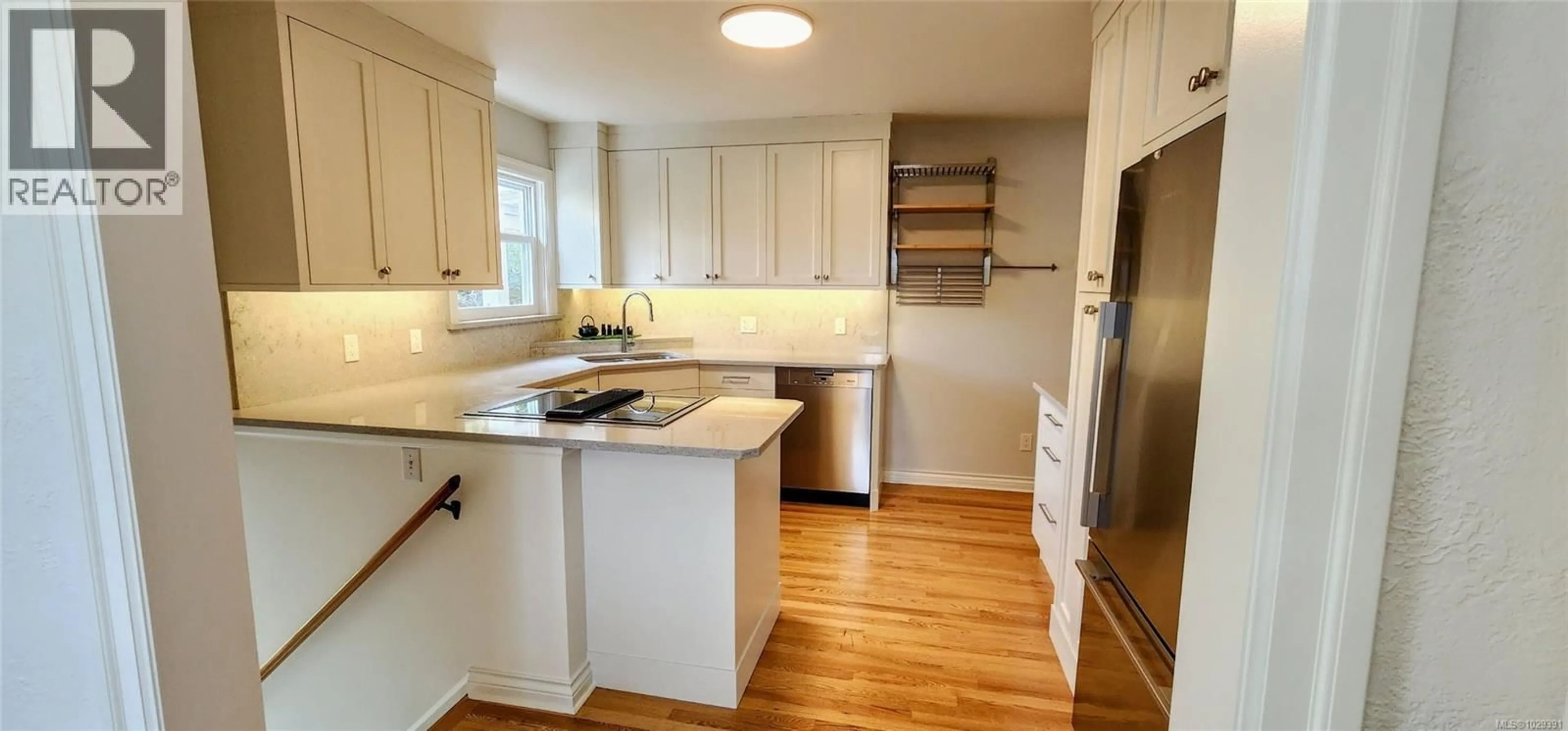 Unknown for 1250 ROCKLAND AVENUE, Victoria British Columbia V8V3J2