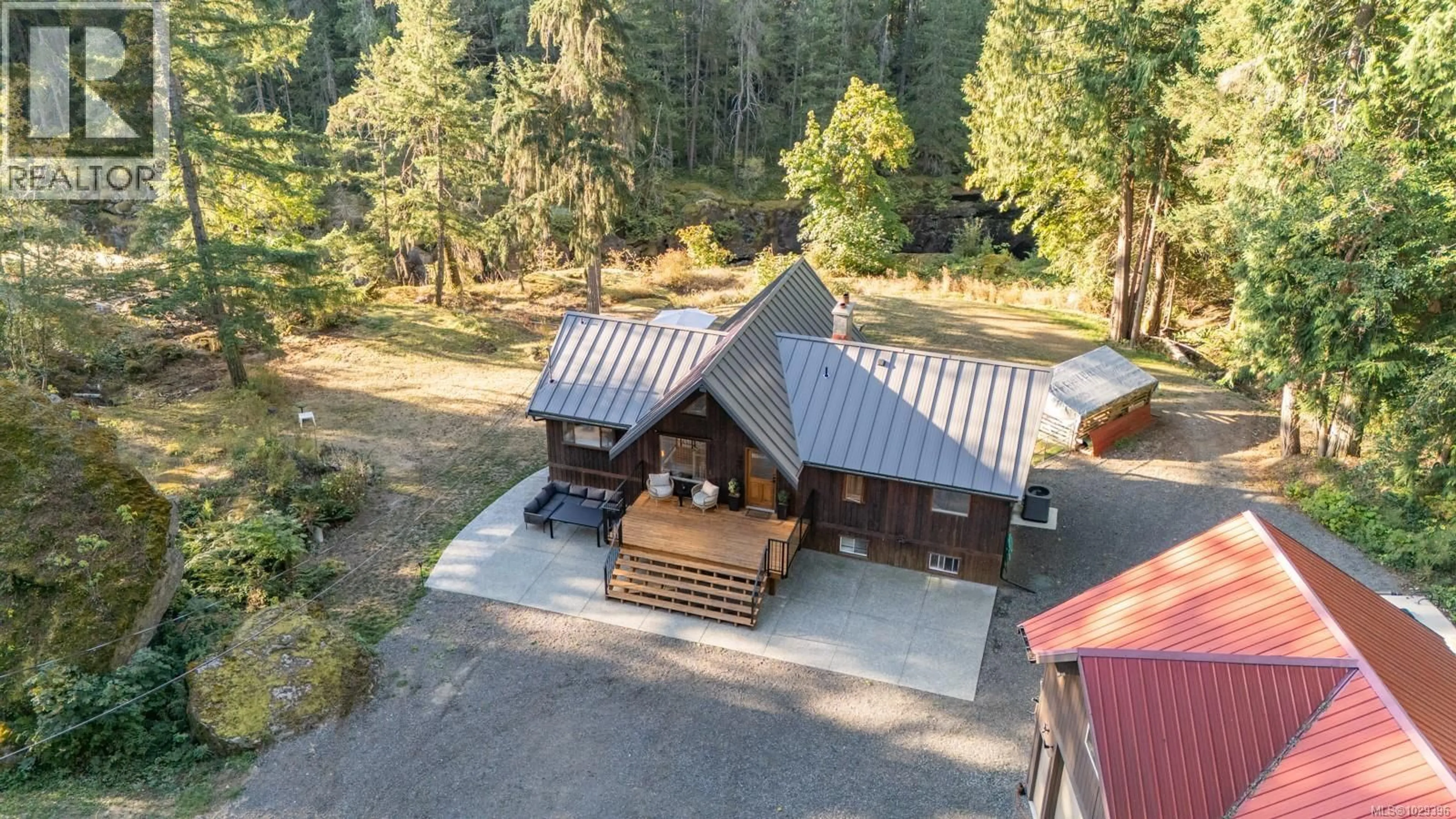 A pic from outside/outdoor area/front of a property/back of a property/a pic from drone, unknown for 995 NANAIMO RIVER ROAD, Nanaimo British Columbia V9X1E5