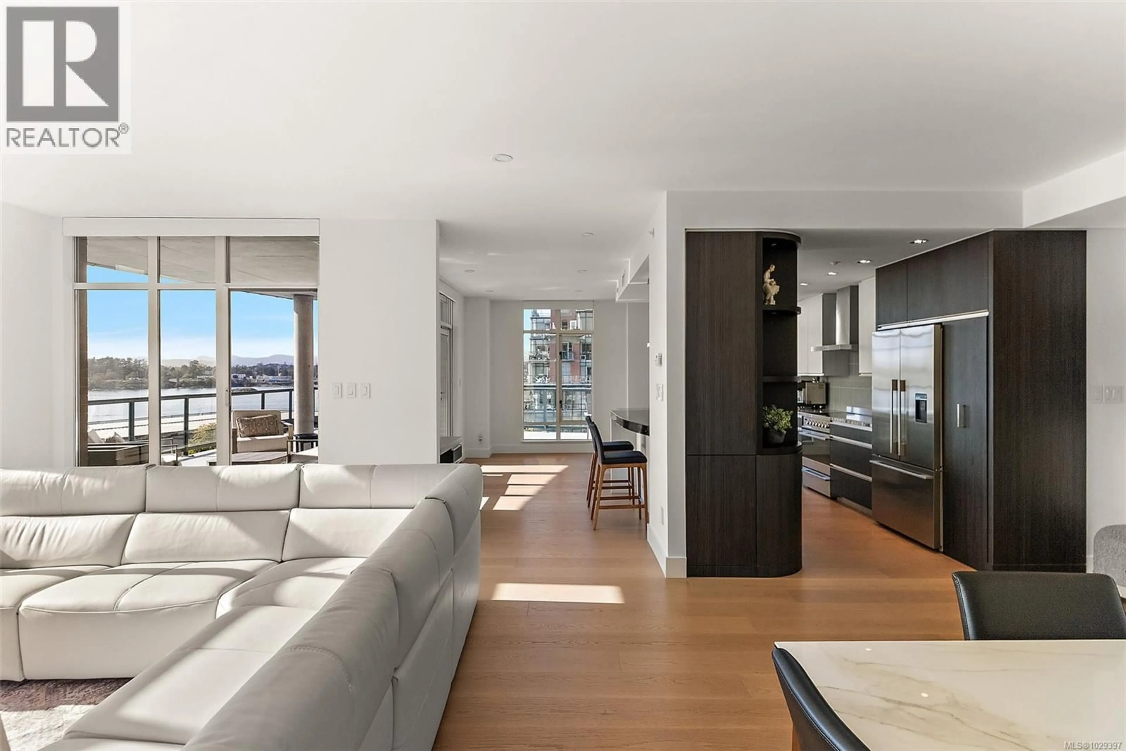 Living room with furniture, unknown for 631 - 21 DALLAS ROAD, Victoria British Columbia V8V4Z9