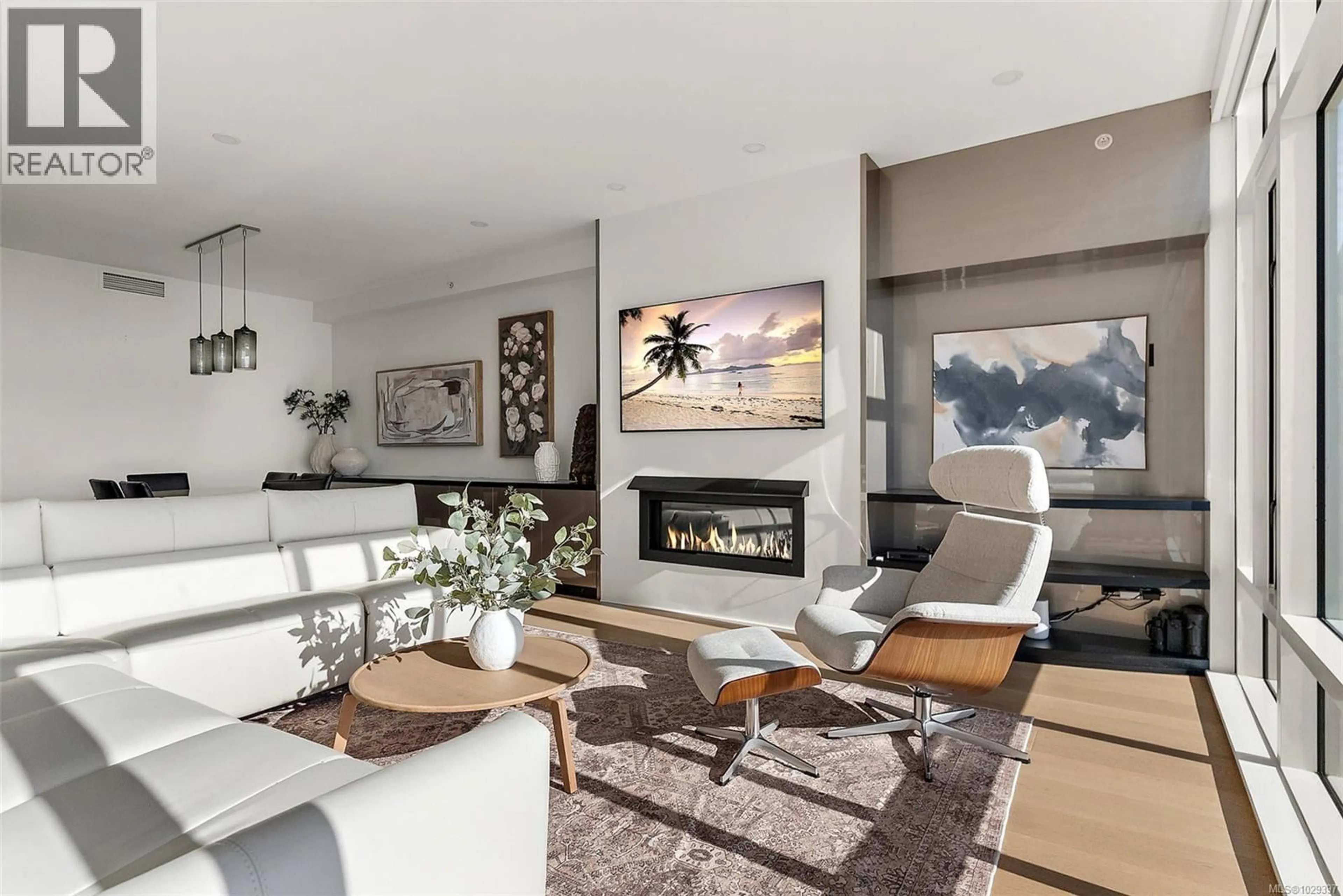 Living room with furniture, unknown for 631 - 21 DALLAS ROAD, Victoria British Columbia V8V4Z9