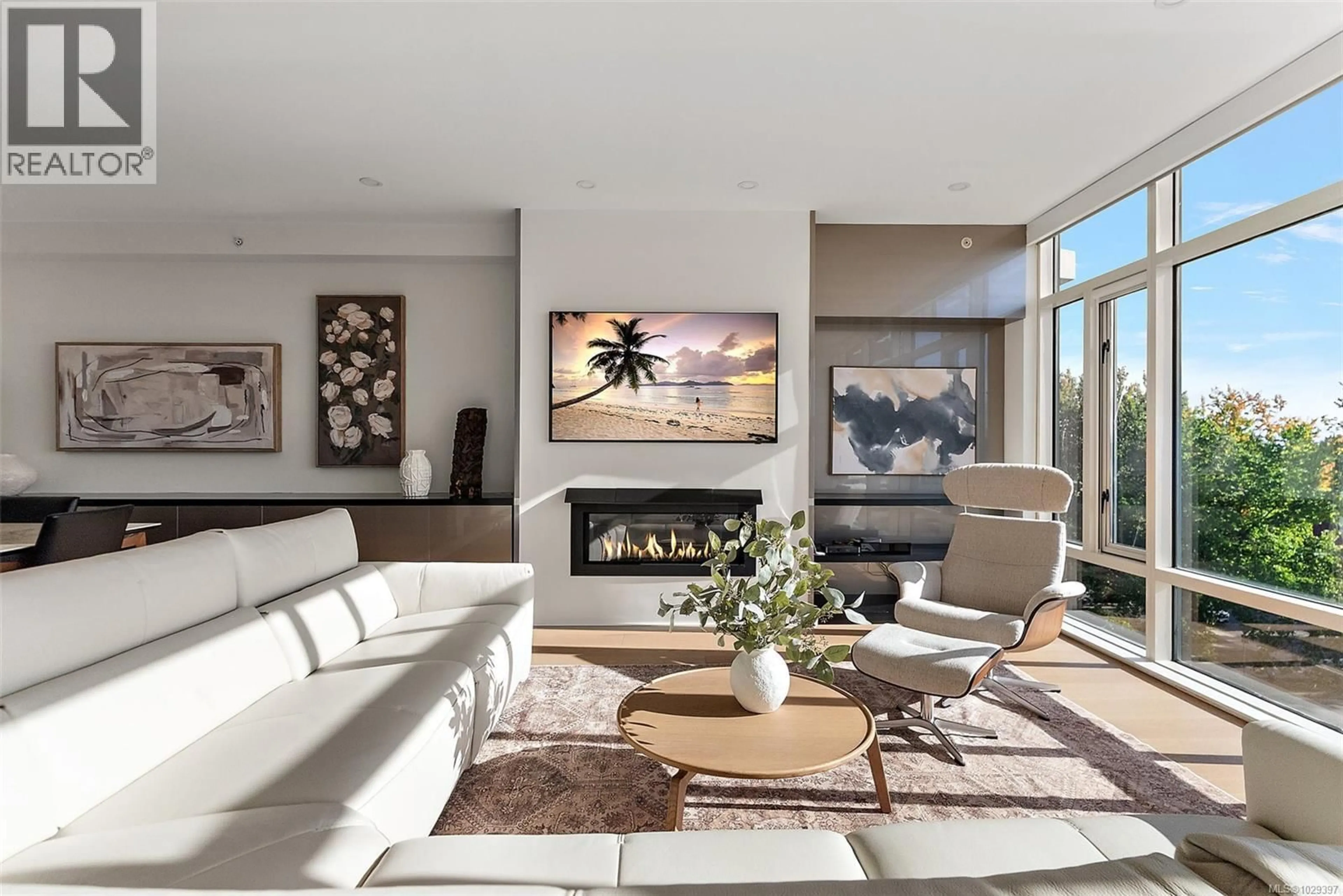 Living room with furniture, unknown for 631 - 21 DALLAS ROAD, Victoria British Columbia V8V4Z9