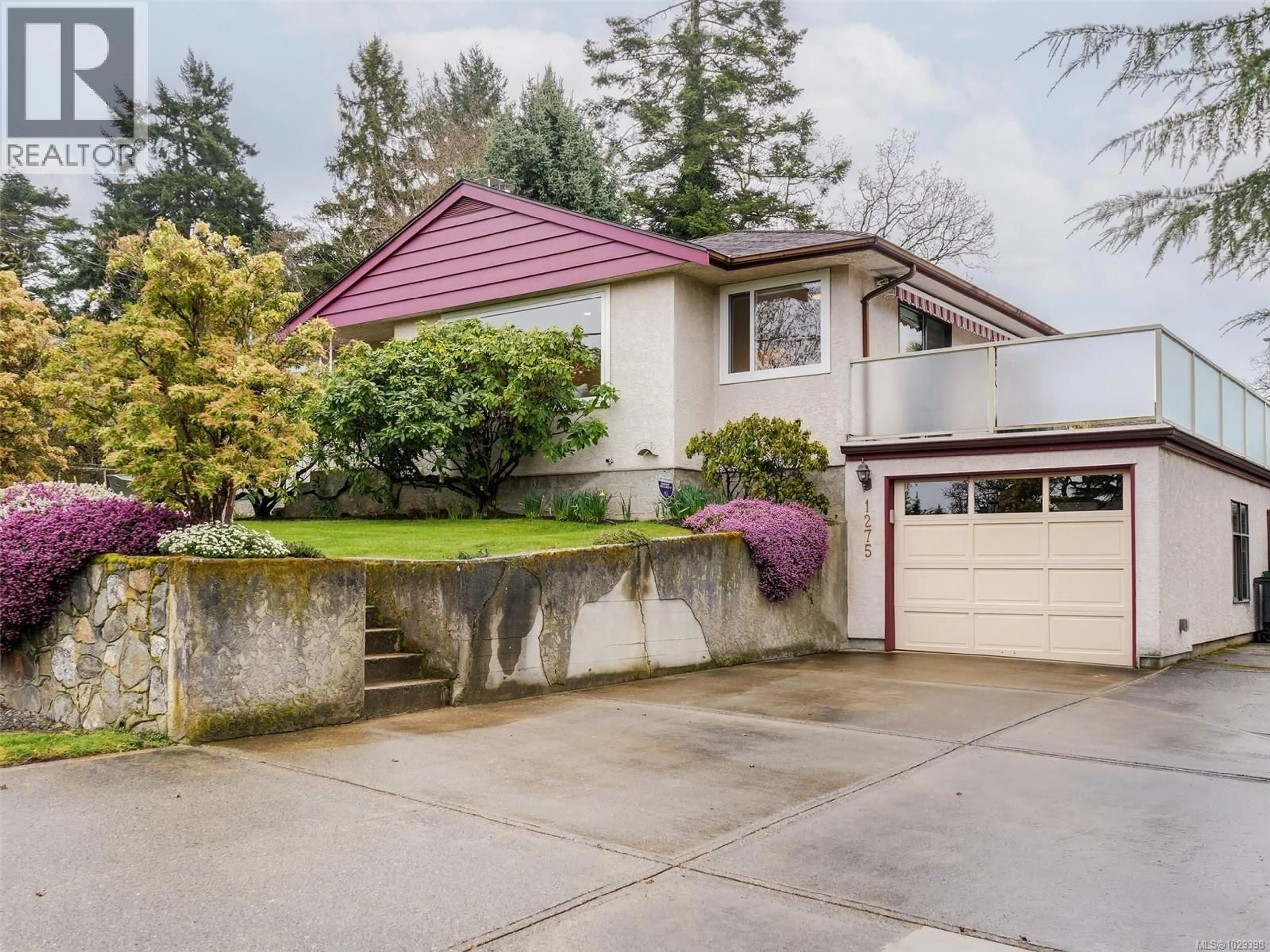 Home with vinyl exterior material, street for 1275 GARKIL ROAD, Saanich British Columbia V8P2L2