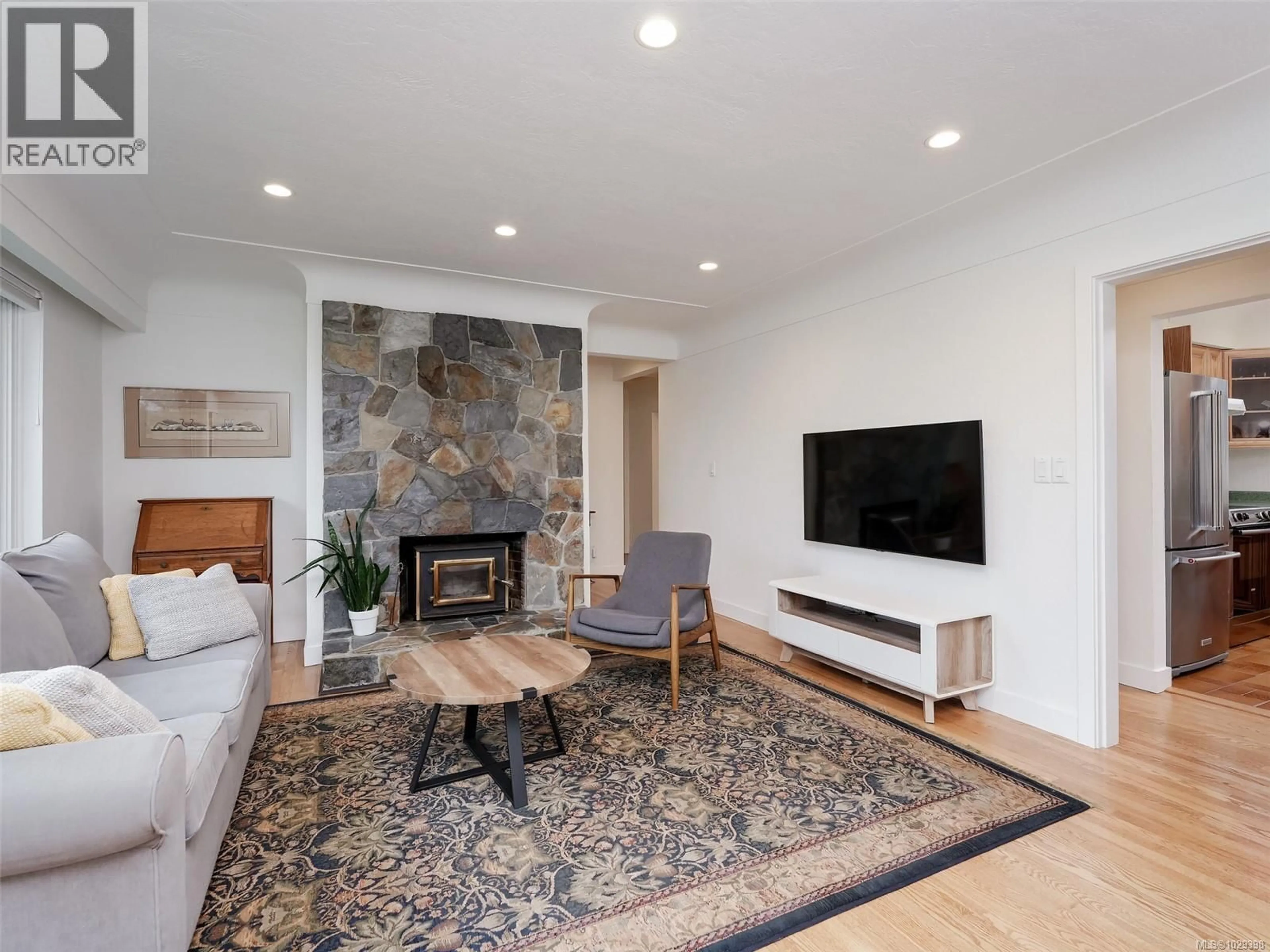 Living room with furniture, unknown for 1275 GARKIL ROAD, Saanich British Columbia V8P2L2