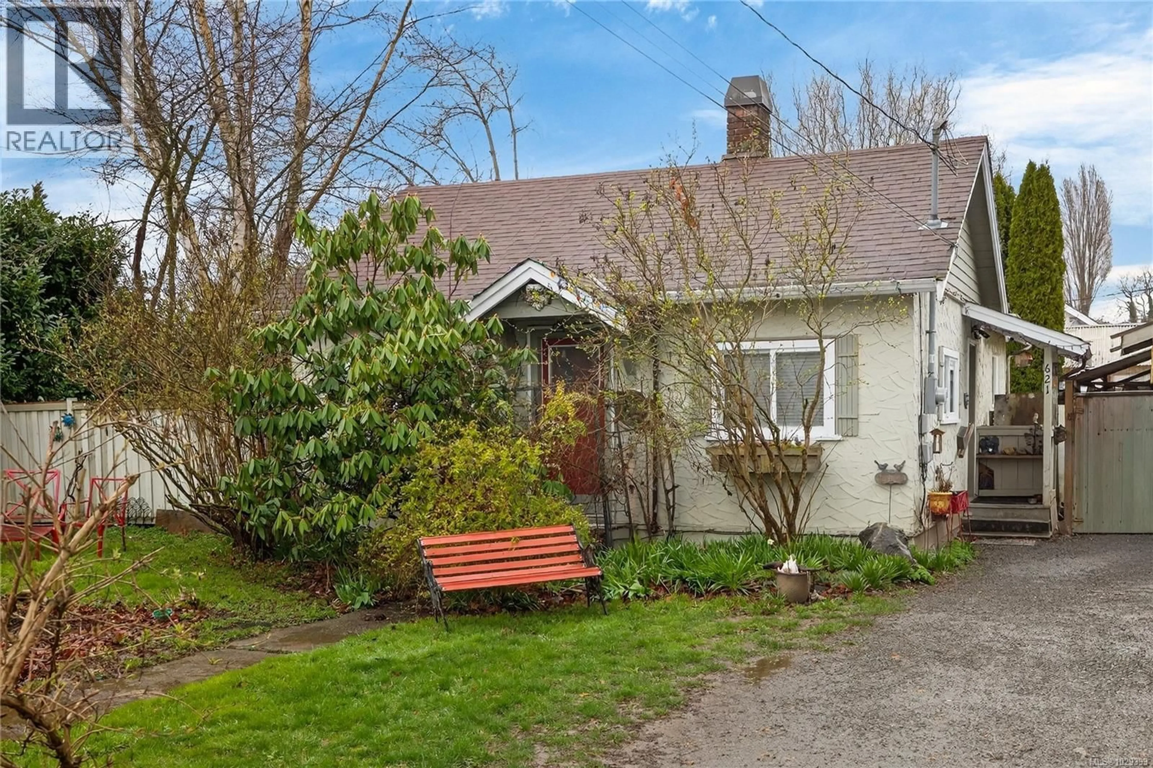 Patio, street for 621 CORONATION AVENUE, Duncan British Columbia V9L2V1