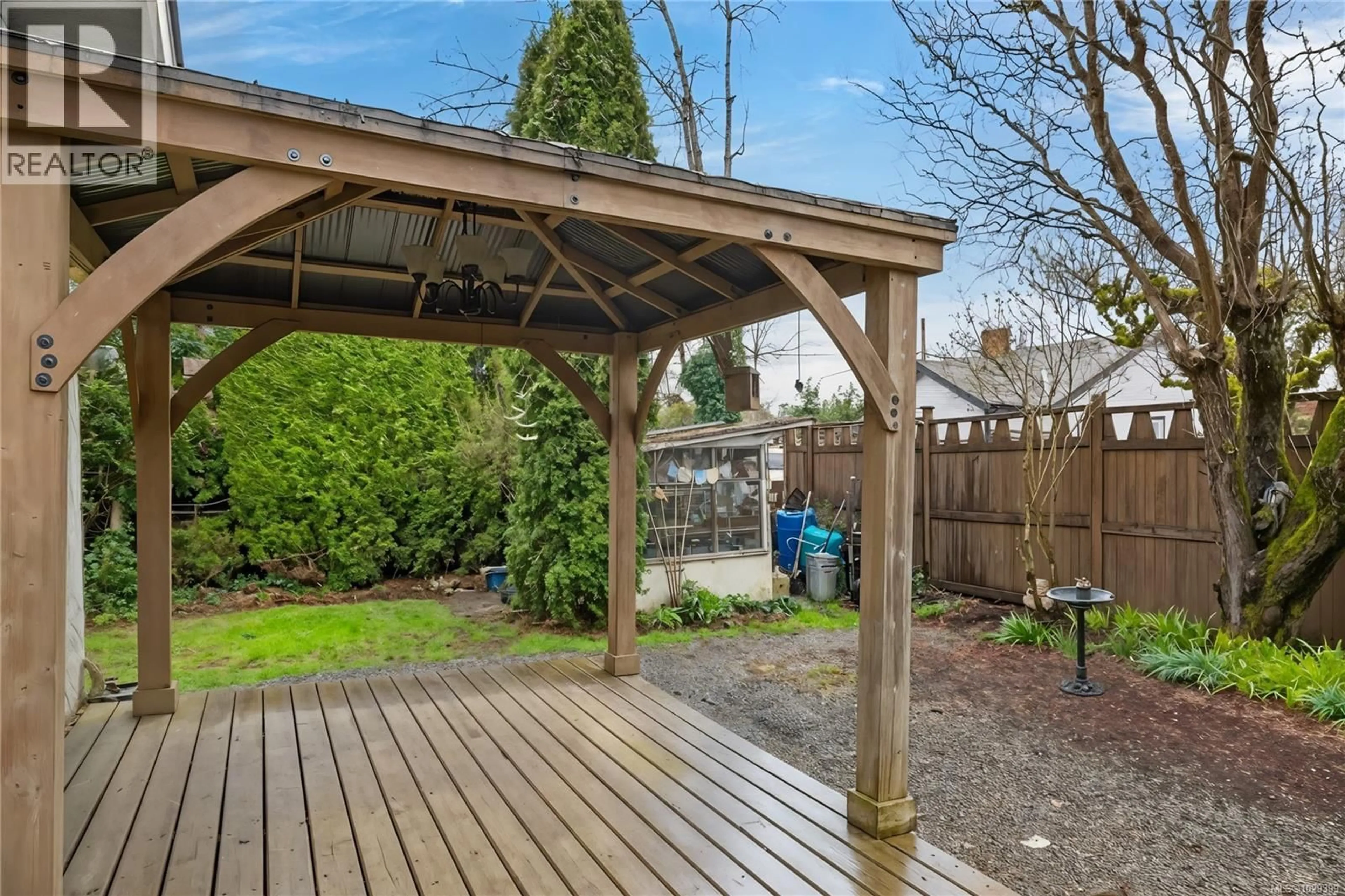 Patio, street for 621 CORONATION AVENUE, Duncan British Columbia V9L2V1
