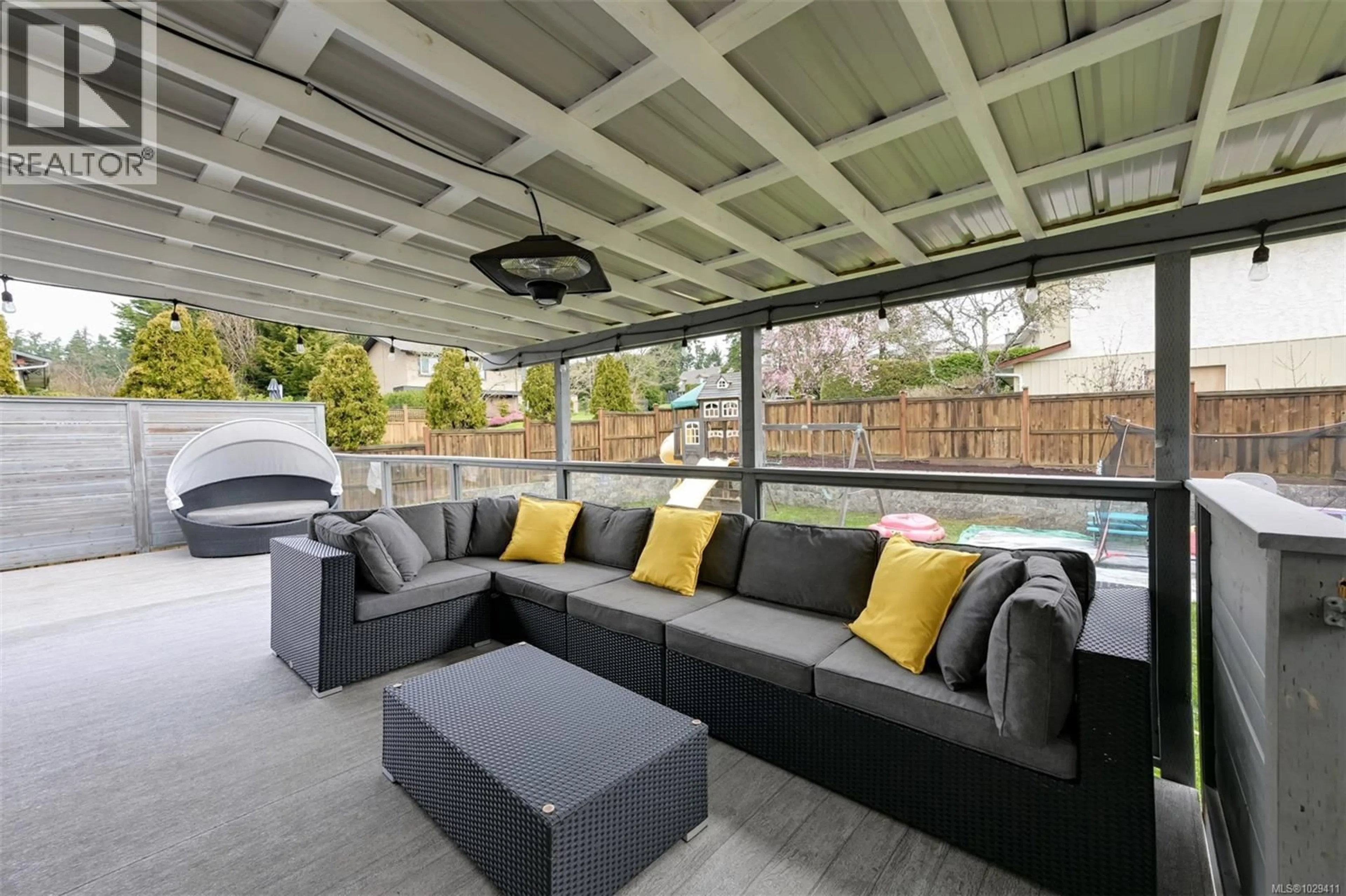 Patio, street for 4257 EASTRIDGE CRESCENT, Saanich British Columbia V8Z6B5