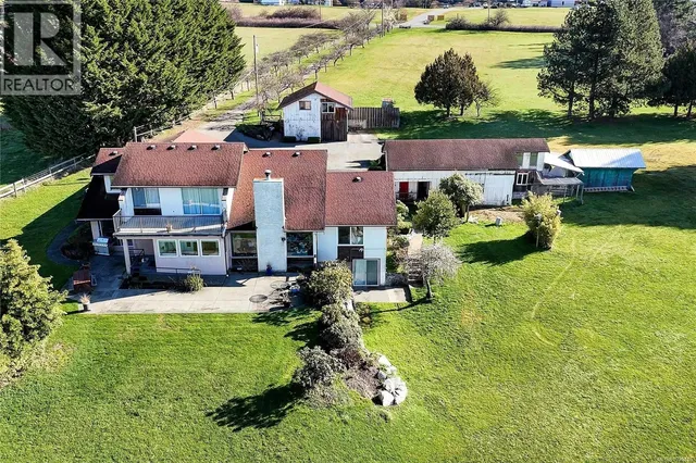 4220 BLENKINSOP ROAD, Saanich 2