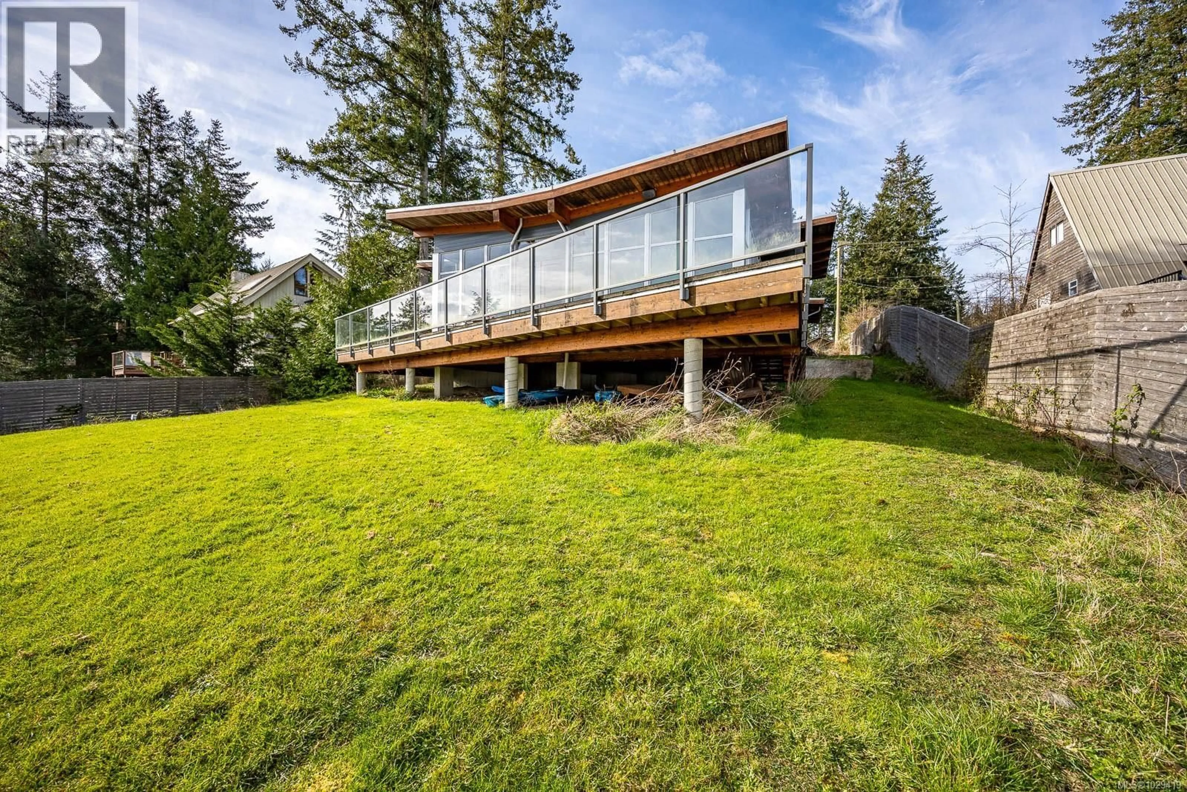 Patio, water/lake/river/ocean view for 3870 EAST ROAD, Denman Island British Columbia V0R1T0